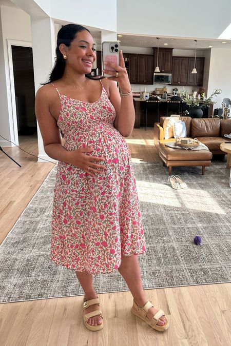 This isn’t a maternity dress but definitely bump friendly - perfect for spring and summer 


#LTKstyletip #LTKfindsunder50 #LTKbump