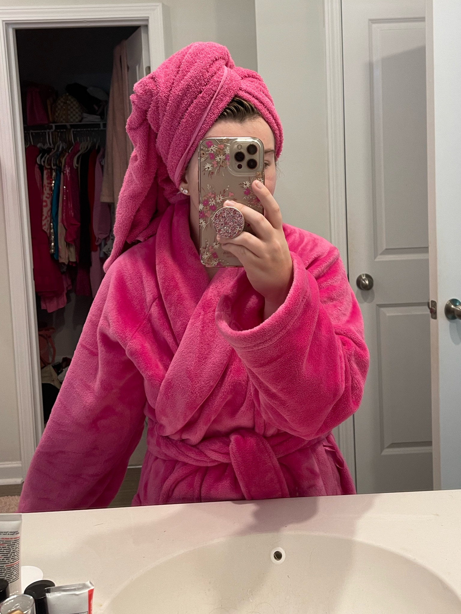 #pinkpajmas #valentinesdaypajamas #pinkpajamas #victoriasecret #pinkrobe

#LTKstyletip #LTKMostLoved