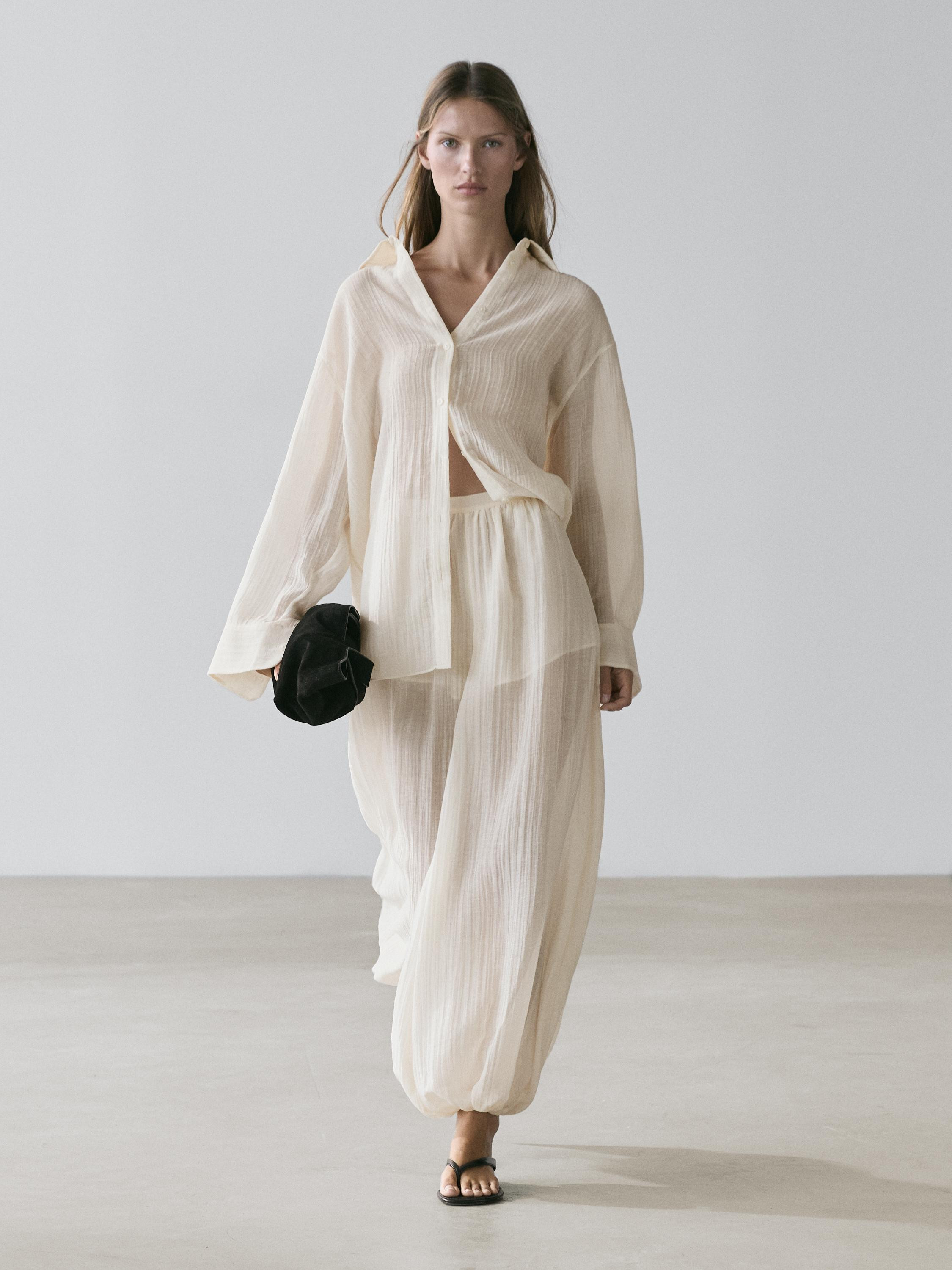 Flowing shirt with pleated detail | Massimo Dutti UK