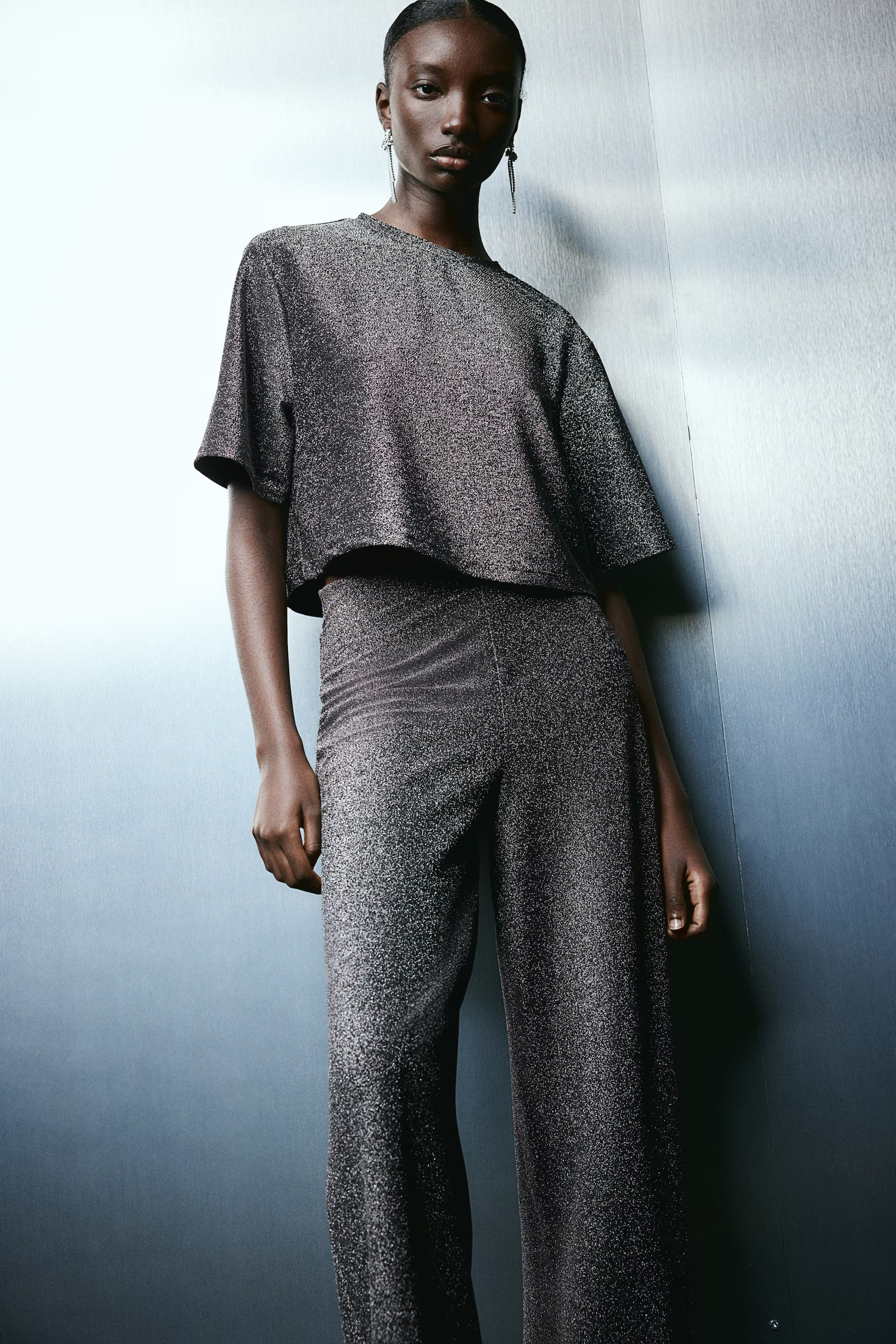 Short T-shirt - Grey/Silver-coloured - Ladies | H&M GB | H&M (UK, MY, IN, SG, PH, TW, HK)