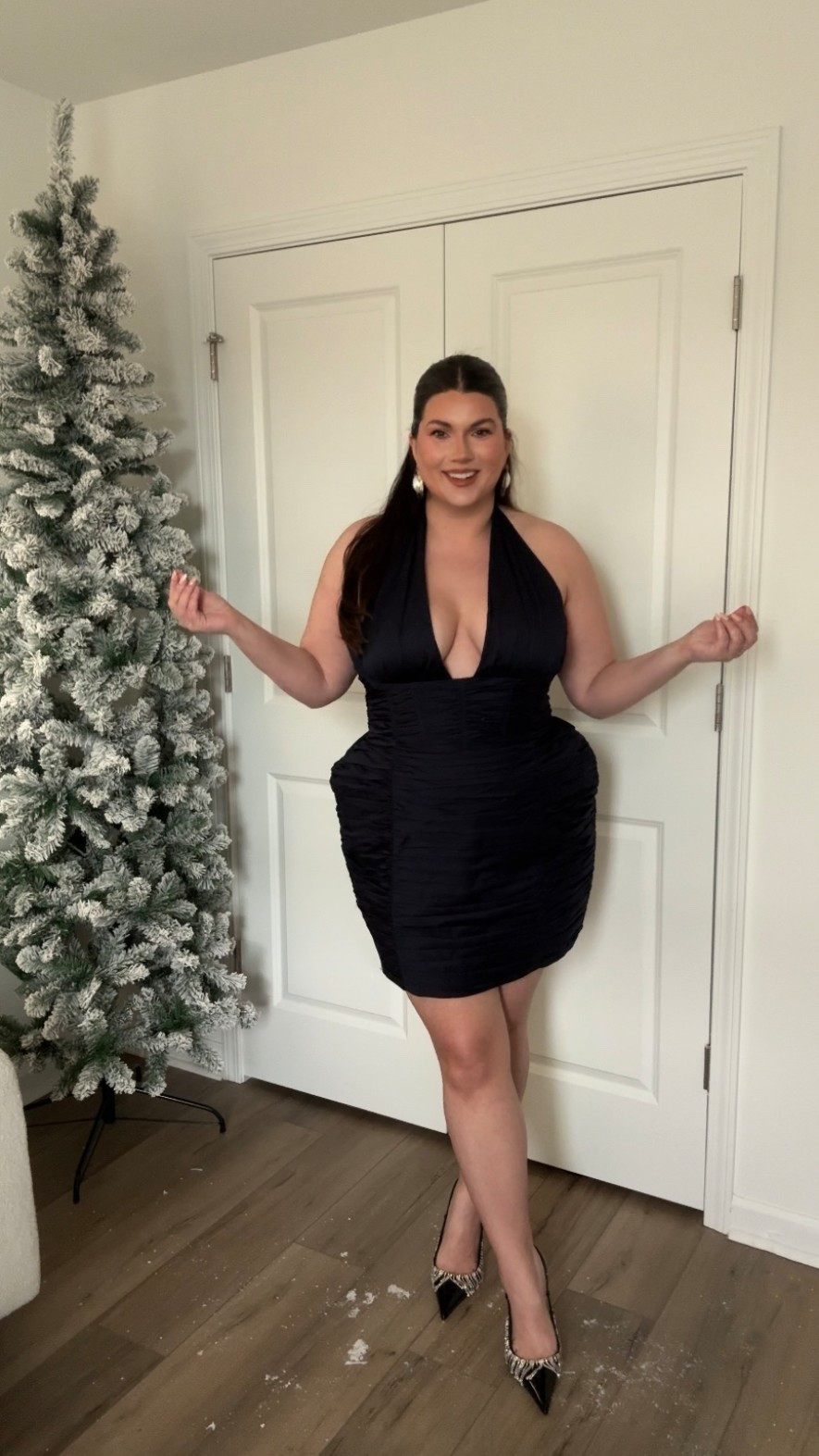 I’m OBSESSED. No bra or shapewear needed on this one. Wearing a US 14 


Party dress, holiday dress, navy dress, midsize, curvy


#LTKHoliday #LTKFindsUnder100 #LTKMidsize