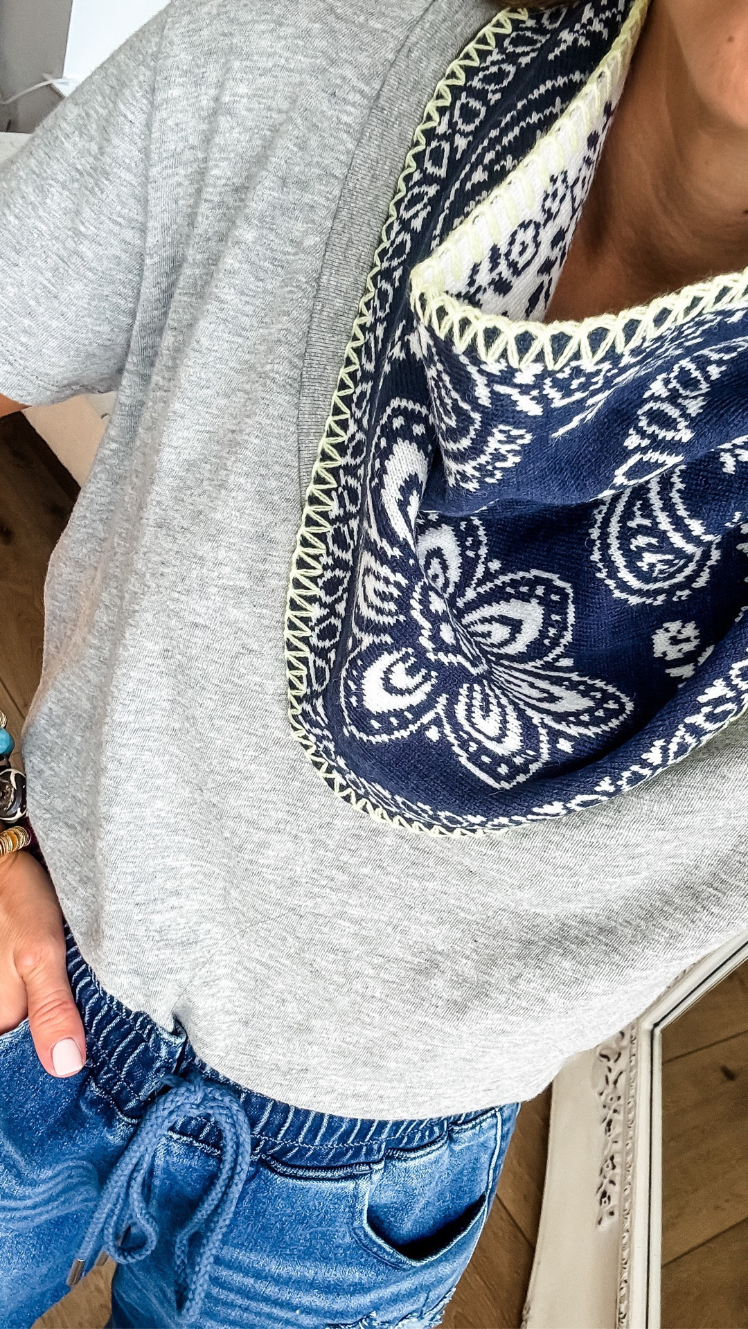 Bandanna scarf. Scarves. T-shirt XS. Jeans 25.

#LTKOver40