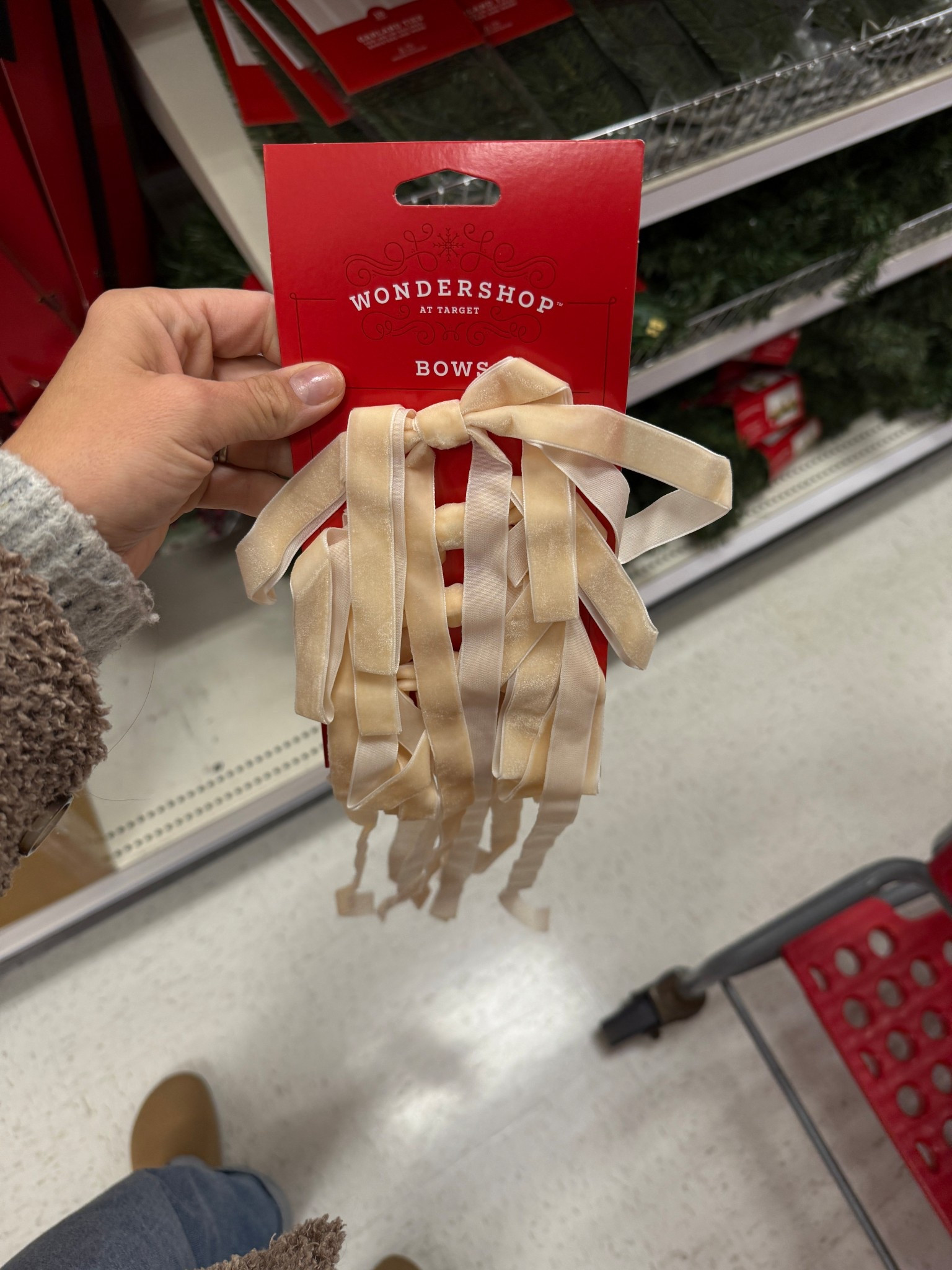 Velvet tie on bows for your tree✔️

#LTKHome #LTKSeasonal #LTKHoliday