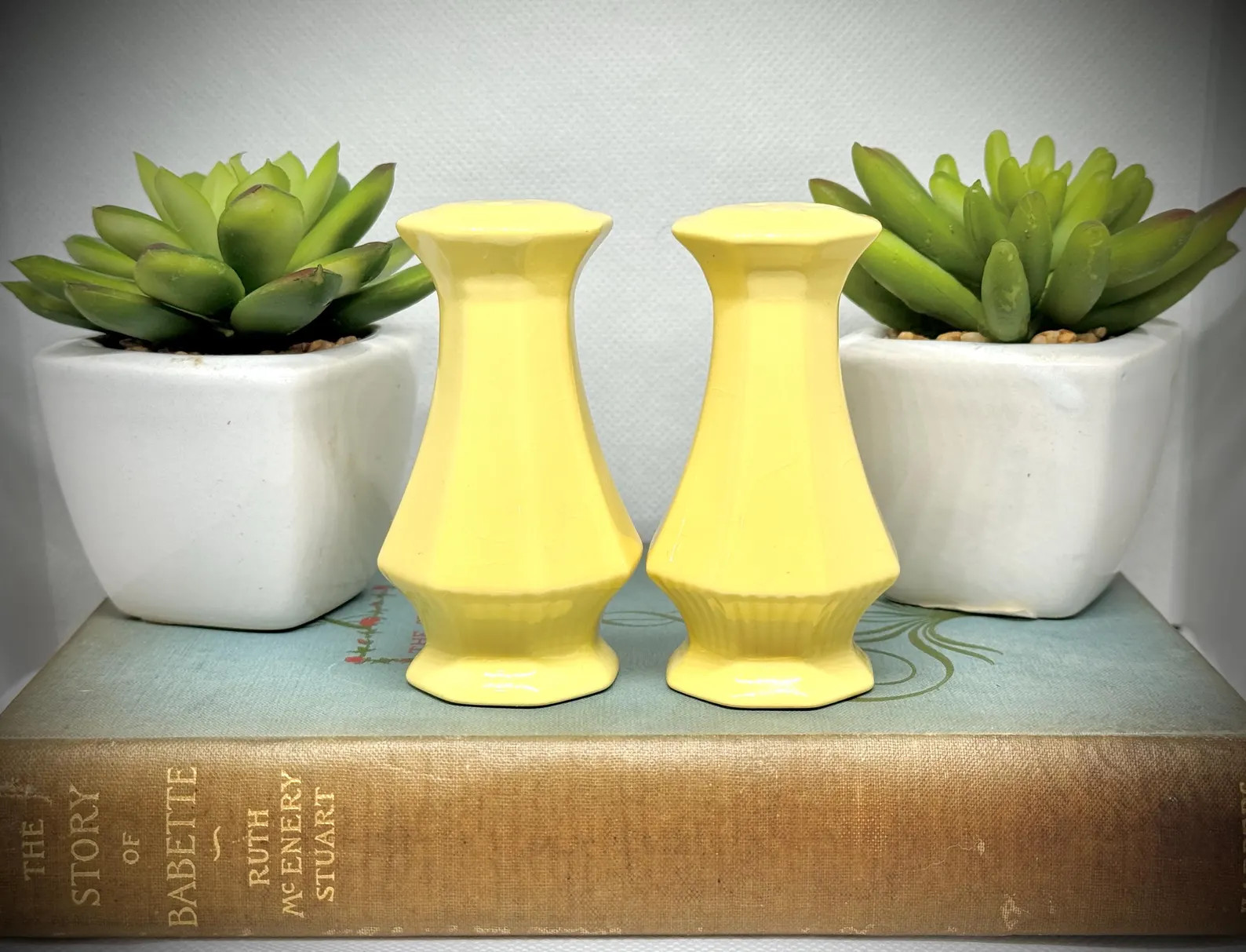 Vintage Daffodil Yellow Salt & Pepper Shakers | Etsy (Global)