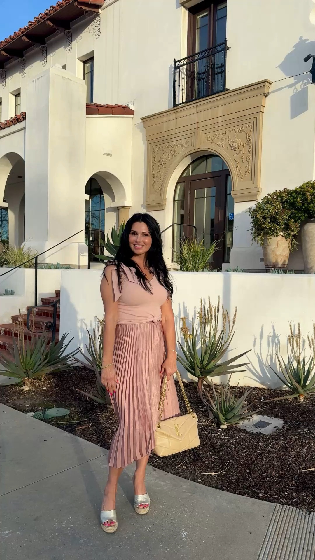 Spring Lunch Outfit! 🌸

This pink top and long pink silky skirt are a fun combo for a dressy lunch with the girls!
I paired it with gold heels and a nude purse🩷

#tanheels #pinkskirt #longskirt #marneystidbits #purse
