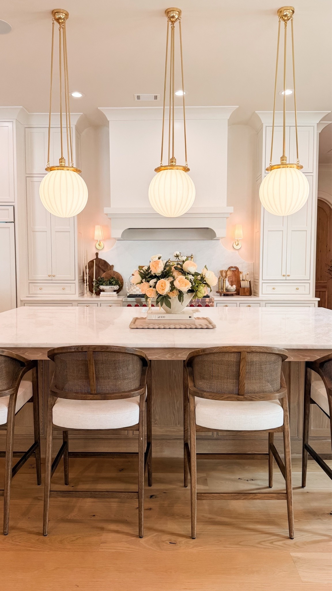 A kitchen I’ll never get tired of 🤍✨

Warm wood tones, creamy whites, aged brass, and fresh florals… the kind of space that feels timeless, welcoming, and lived in. Sharing all the details from this kitchen below—from the lighting to the seating and everything in between.#LTKStyle #KitchenInspo #NeutralHome #TraditionalHome

#LTKHome #LTKHome #LTKmorningroutine #LTKSeasonal
