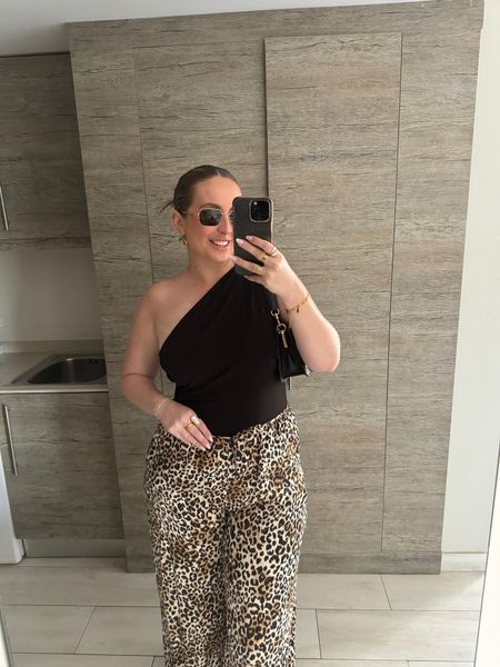 The leopard print trousers 😍