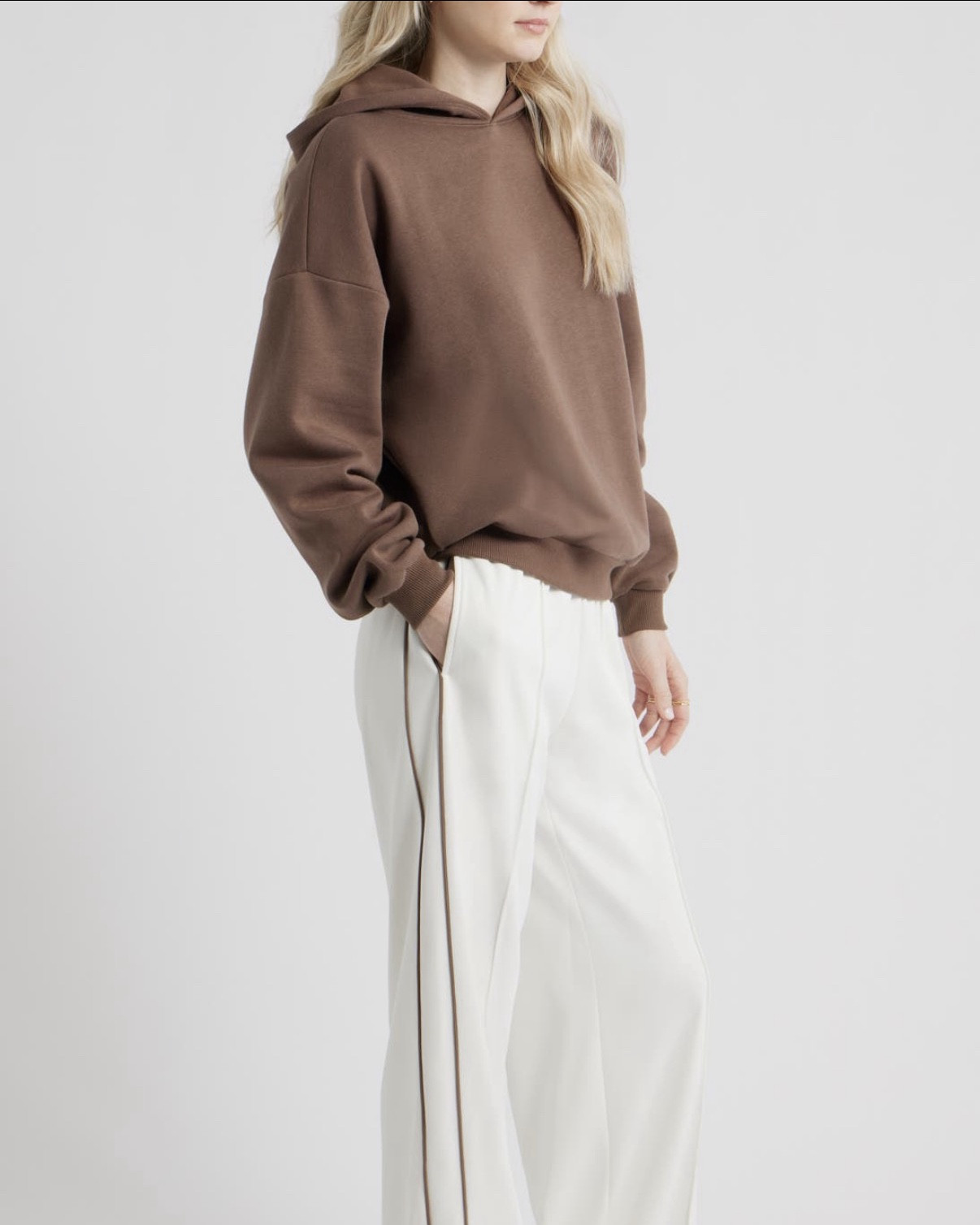 Absolutely OBSESSED with these track pants for Spring! The perfect everyday casual pant 🤎



#spring fashion
#track pants
#casual pants
#casual outfit
#casual style
#weekend style
#weekend outfit 
#airport style
#airport outfit 
#travel style
#travel outfit 
#brown pants
#blue pants
#sports mom style
#sports mom outfit 
#volleyball mom
#soccer mom 
#trending fashion
#ootd 

#LTKActive #LTKootd #LTKTravel