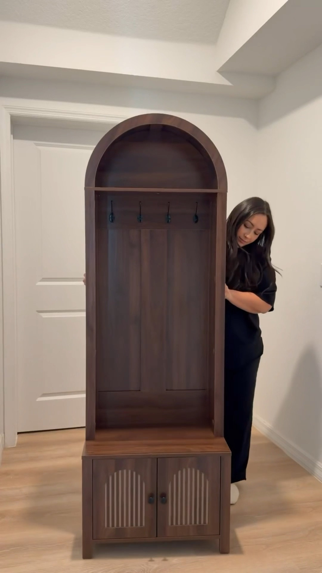 These gorgeous arched cabinets keep everything tidy by our entryway 🙌😍





Shoe benches | arched bench | storage | entryway | mud room | shoe organizer | home entrance | home decor | furniture

#LTKHome #LTKmomlife #LTKmorningroutine
