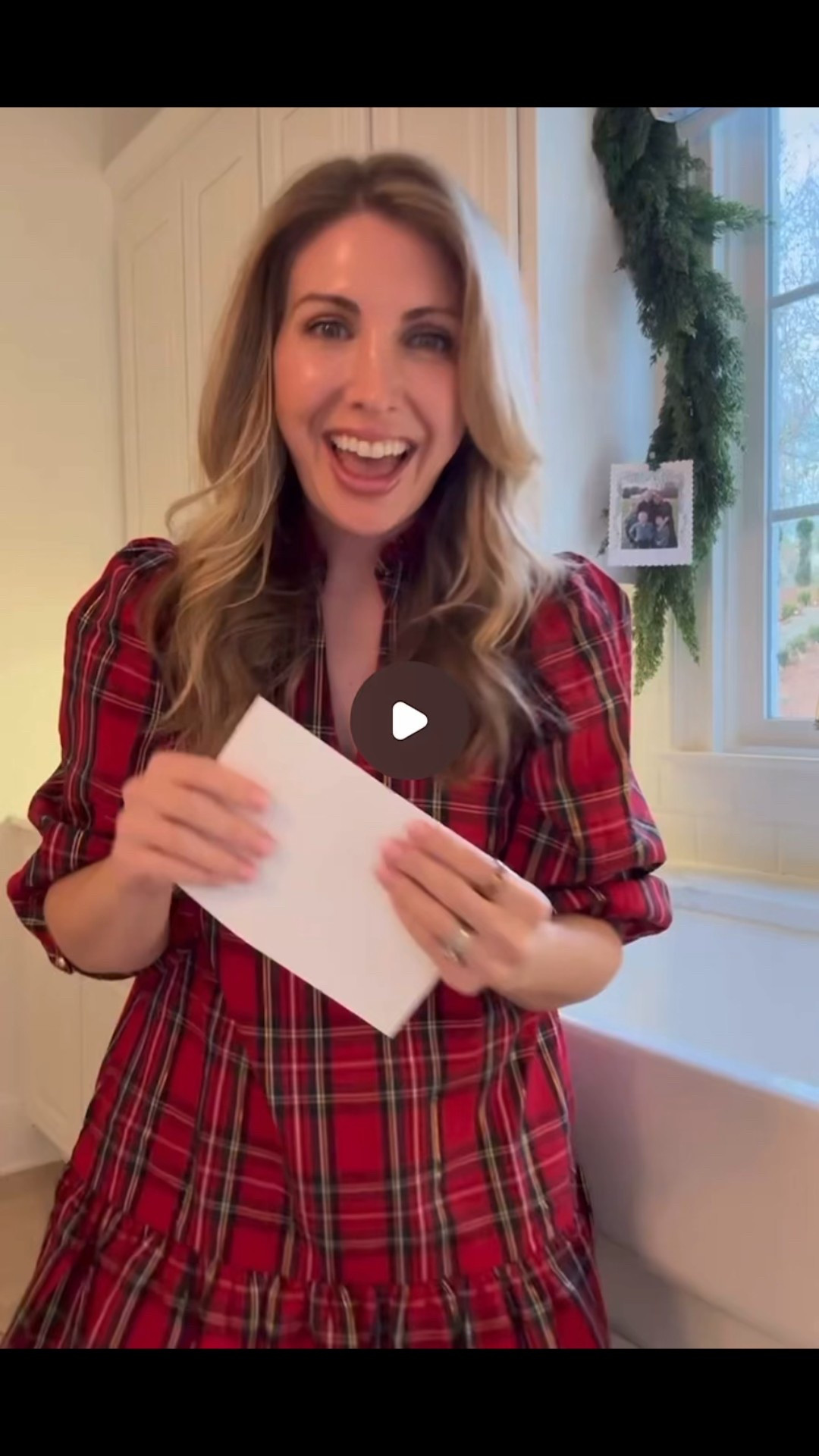 Christmas cards + cedar garland = the cutest combo. If you want this easy, girly setup, it’s in stock and ready to ship! 

Garland is available in store and online at @linenandflax


Comment SHOP and I’ll send everything — clips included 🎀🎄

#LTKHome #LTKSeasonal #LTKHoliday