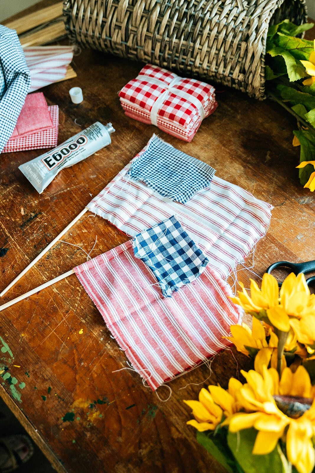 Easy DIY American Flag Craft ❤️🤍💙 #4thofjuly #family #crafts #diy

#LTKFamily #LTKSummerEdit #LTKKids