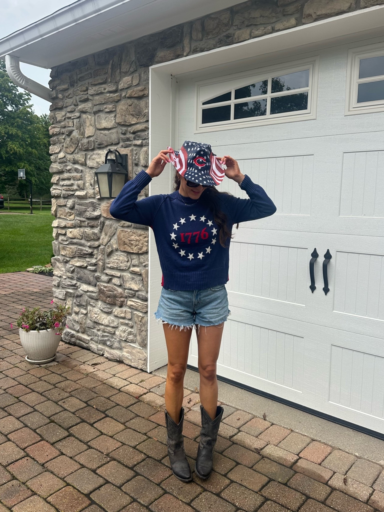 VOA Fest Day 2 Look
USA 
Country Concert