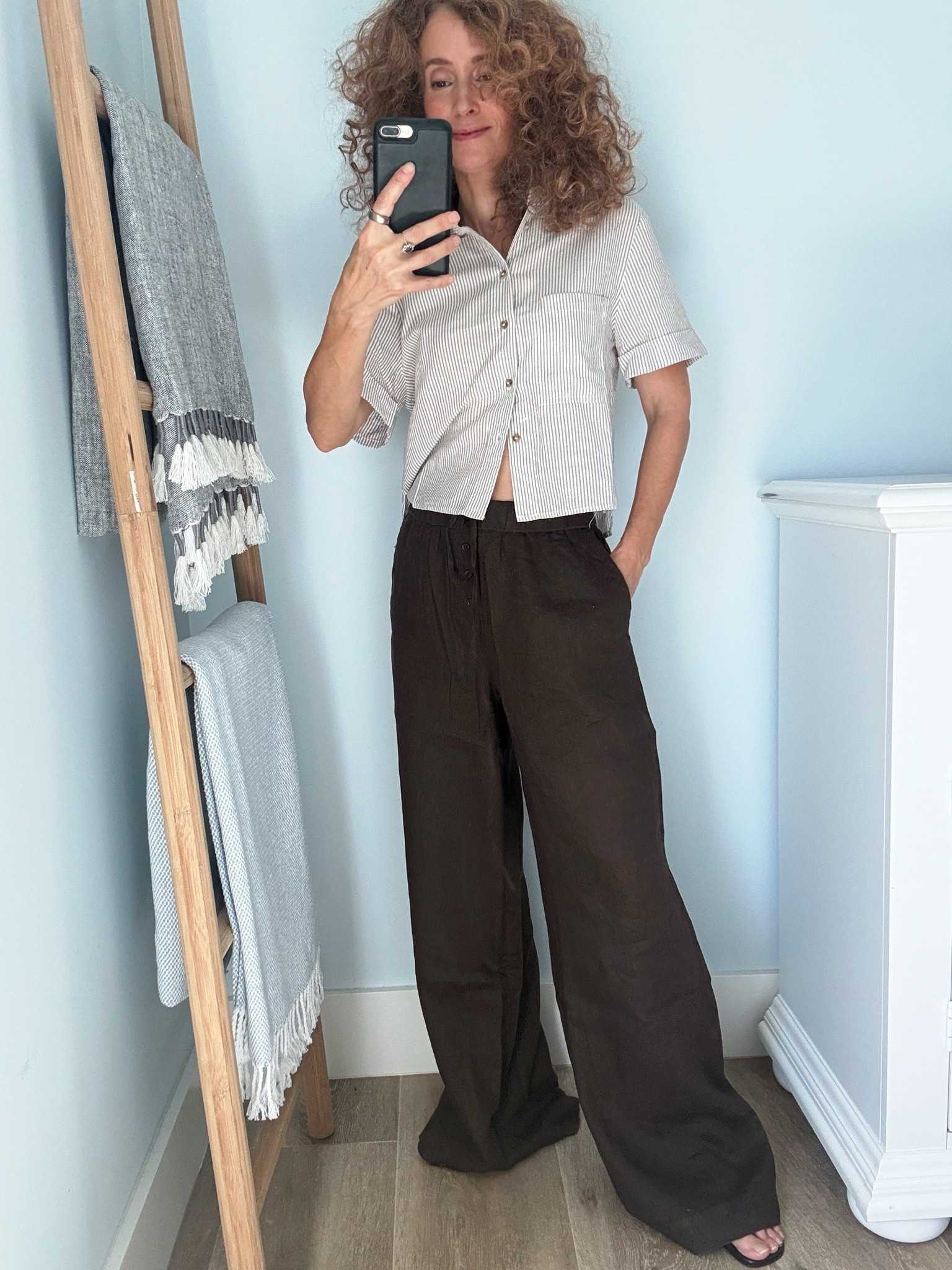 Linen weather is coming
In love with these brown draw string pants. Size down if you are in between sizes. They are so comfortable!
The shirt is light and soft. The perfect crop, not too short
Let me know what you think :)
#europeaninnewyork