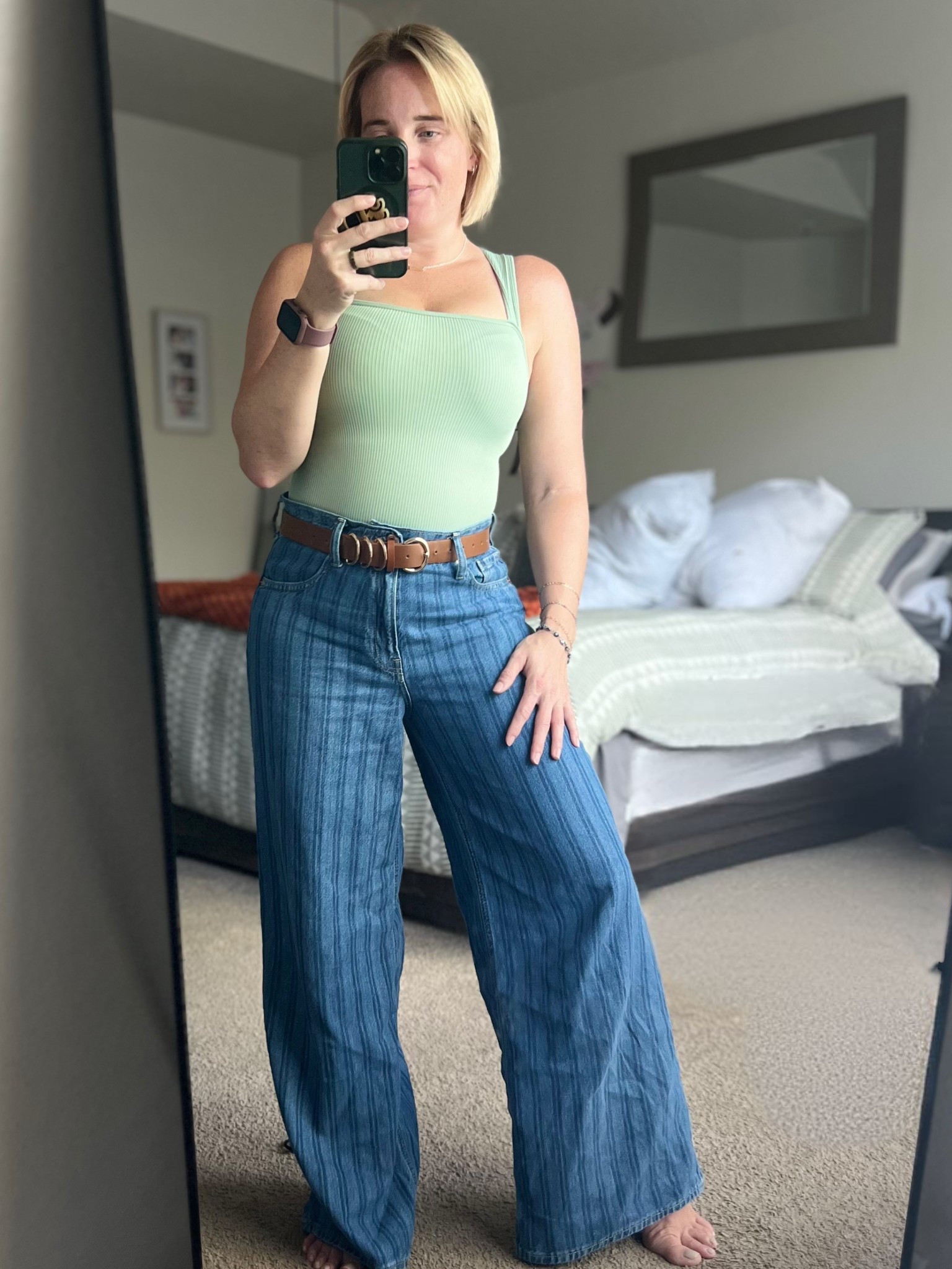 These are the most comfortable and flattering jeans with the best waist snatching bodysuit!! 
Jeans size 29R tops size M 
135lb 5”2 34DD 

#gapjeans #ultasoftjeans #flatteringjeans #fit

#LTKSaleAlert #LTKmomlife #LTKFindsUnder50