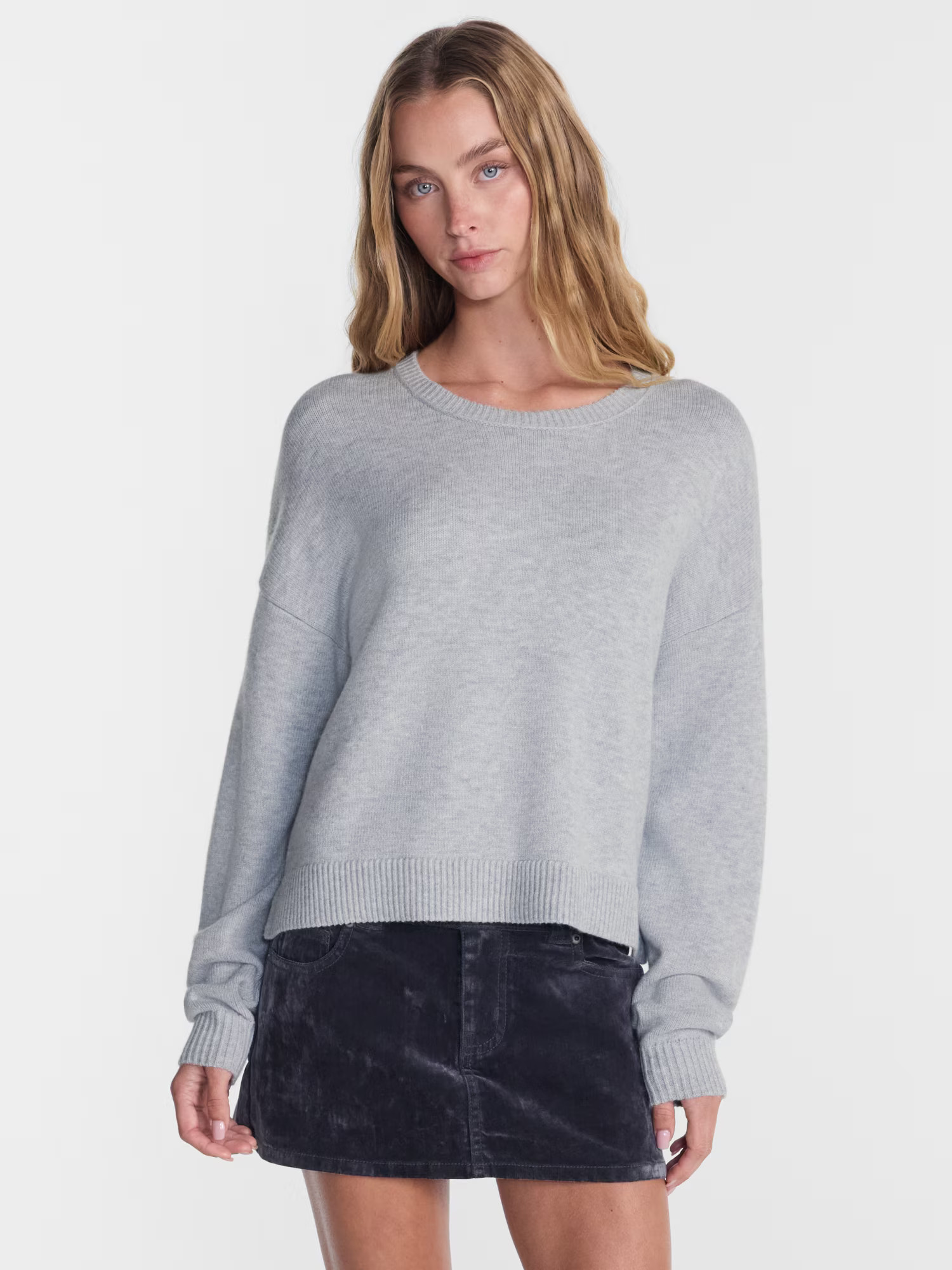 No Boundaries Essential Crewneck Sweater, Lightweight, Women's and Women's Plus XXS-4X | Walmart (US)
