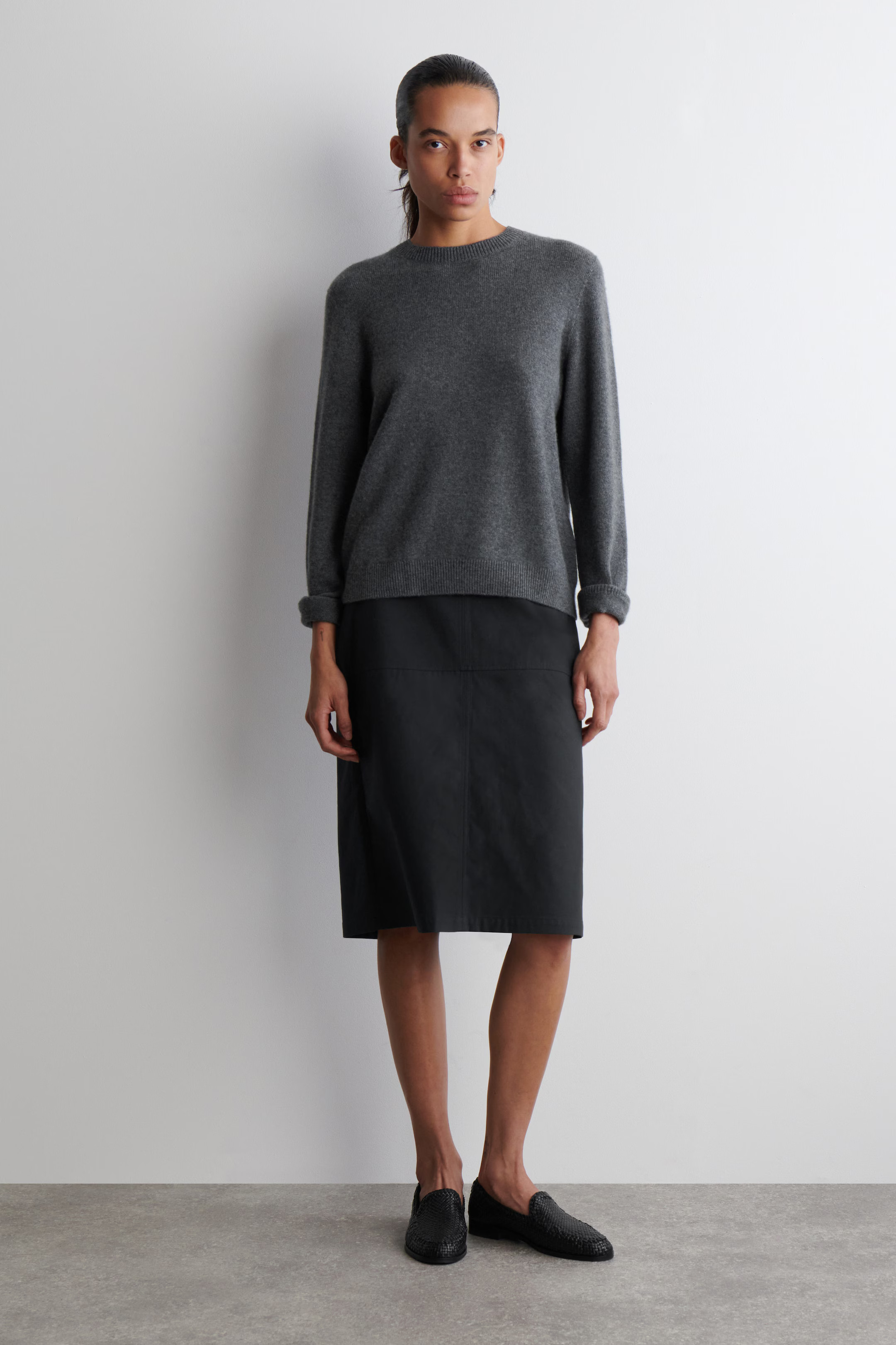 CASHMERE CREW-NECK JUMPER - DARK-GREY MÉLANGE | COS GB | COS UK