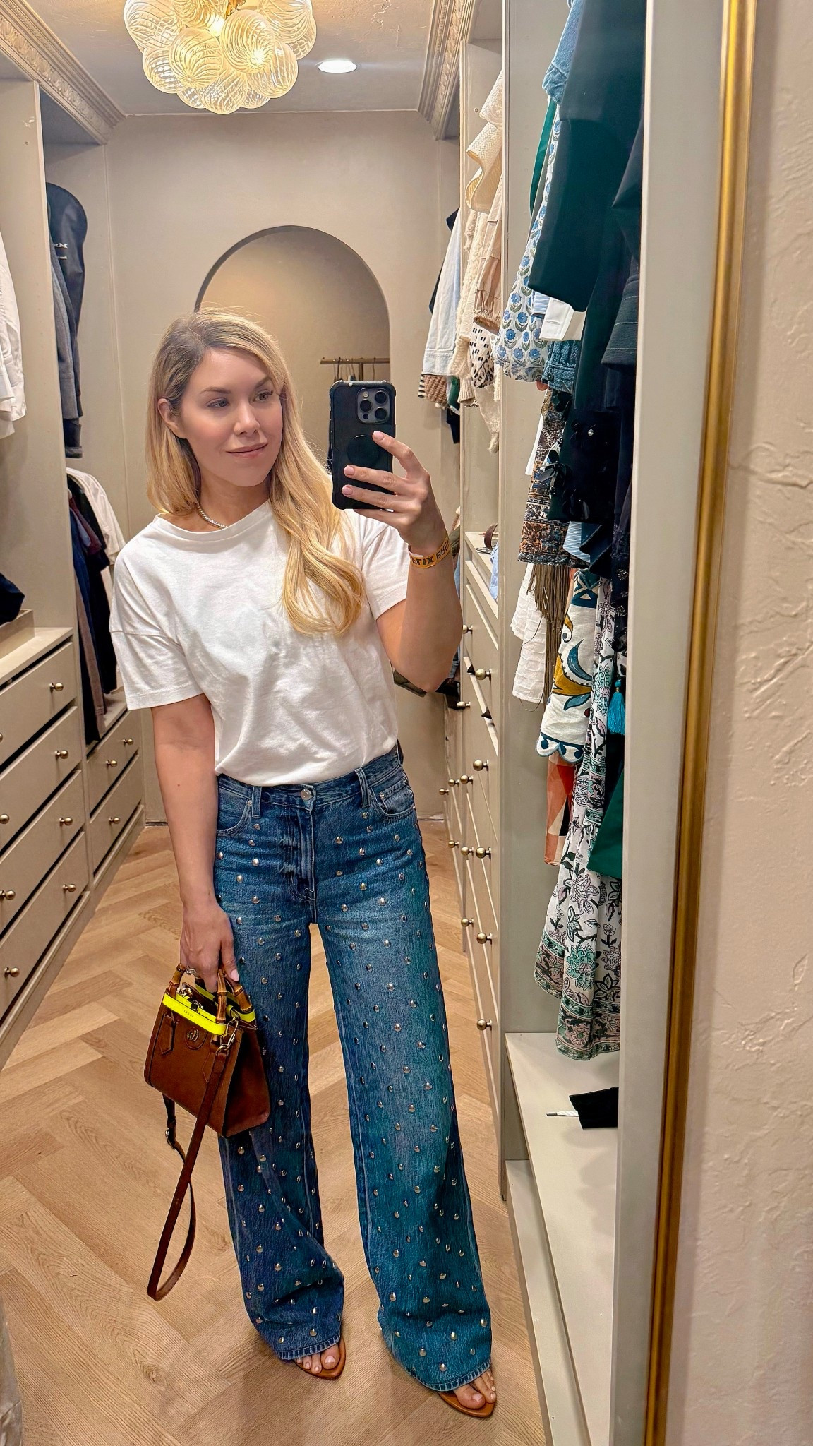 Jeans are almost 50% off!


#LTKSeasonal #LTKSaleAlert #LTKdayinmylife