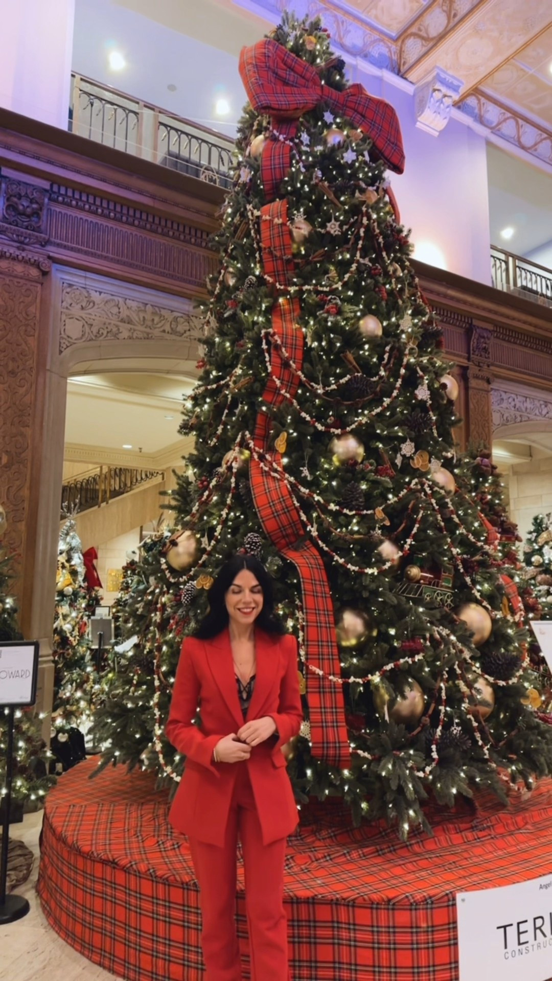 Petit saut au Château Laurier pour l’apéro. 🥂 Ce tailleur! 😍

#LTKcanada #LTKpetite #LTKholiday