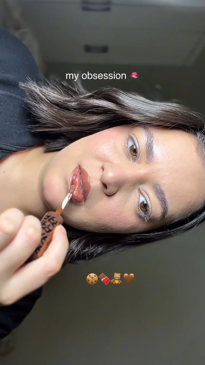 🤎🍫🍪🧸my obsession 

✨
#makes #maquiagembrasil #maquiagem #automake #maquiagemx #maquiagemlovers #automaquiagem #maquiagemnacional #beleza #gloss #chili #franbyfr #chocotill #glosses #labiosperfeitos #lipcombo #lipcombos #lipcombotutorial