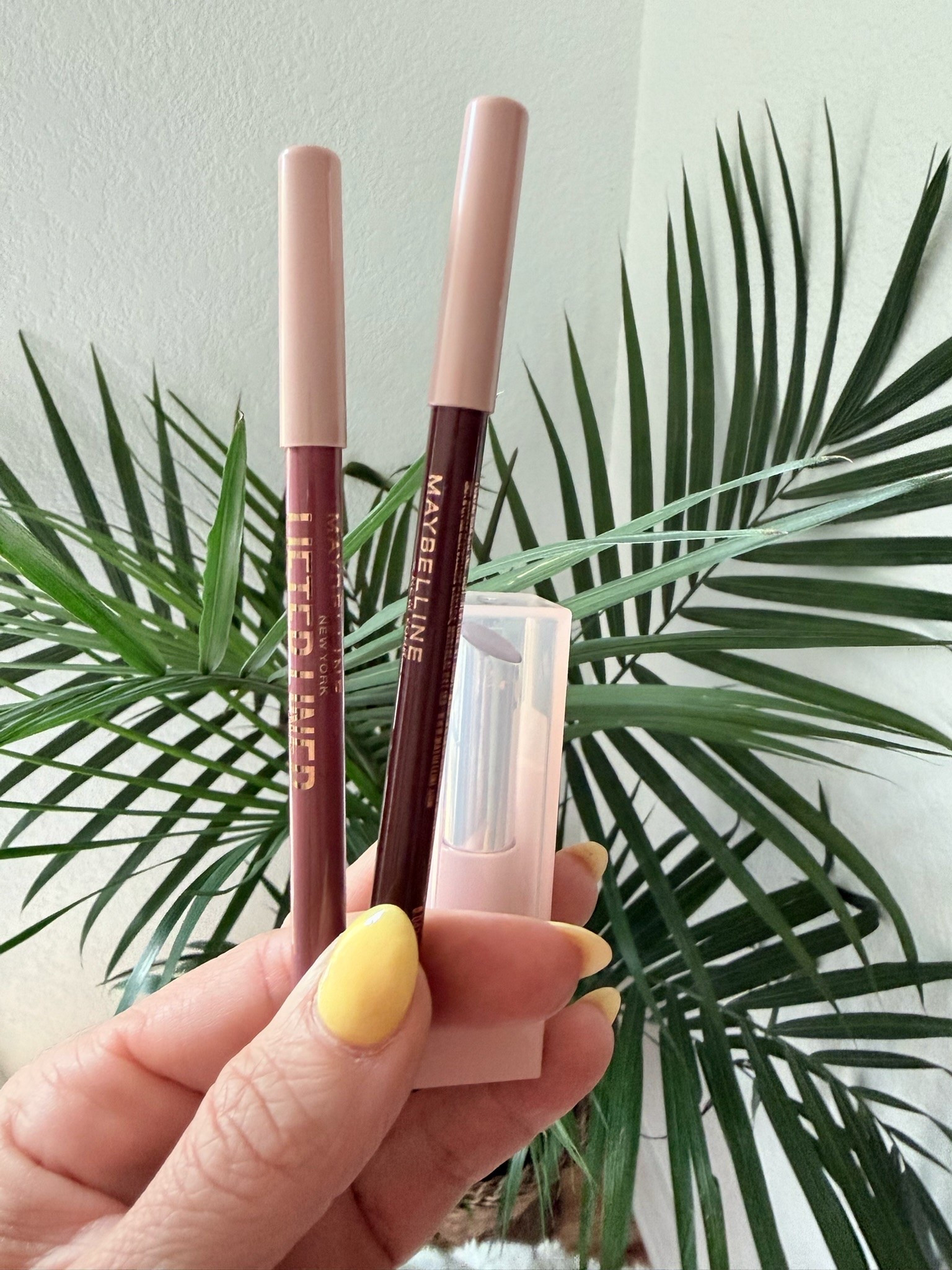 Liner shades: Let’s Bounce & Big Lift 
Hydrating Lip Balm; Berry Haze 

Maybelline Lip Finds!