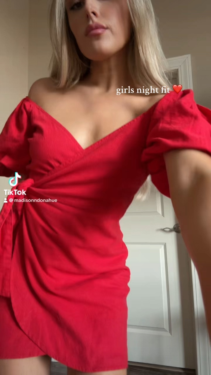 Pop of red ❤️

#LTKParties #LTKStyleTip #LTKVideo