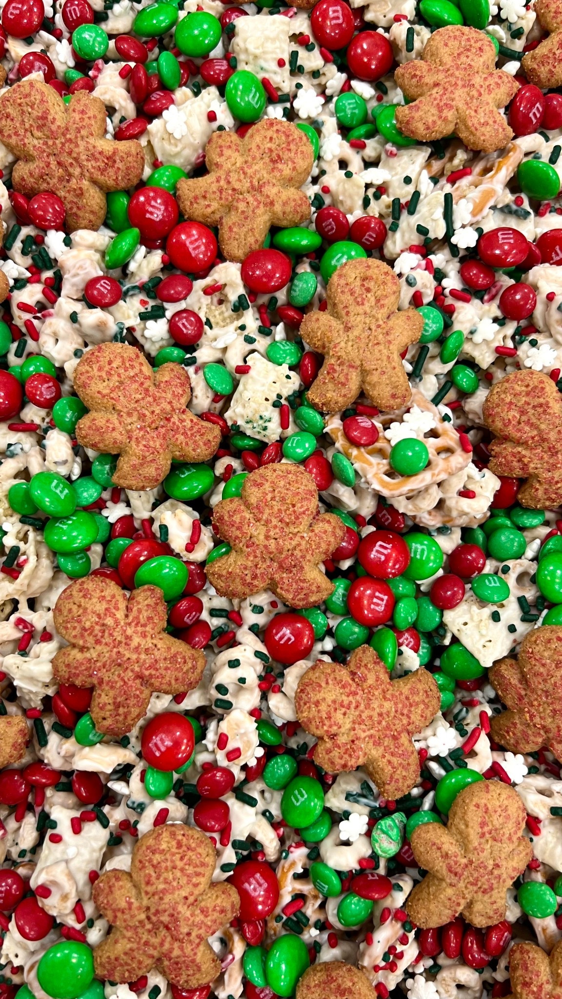 Christmas Crunch Mix! 🎄🎅🏻 Made festive with sprinkles, M&Ms and mini gingerbread men cookies, it’s sure to be a huge holiday hit!

#LTKHoliday #LTKfoodie #LTKSeasonal