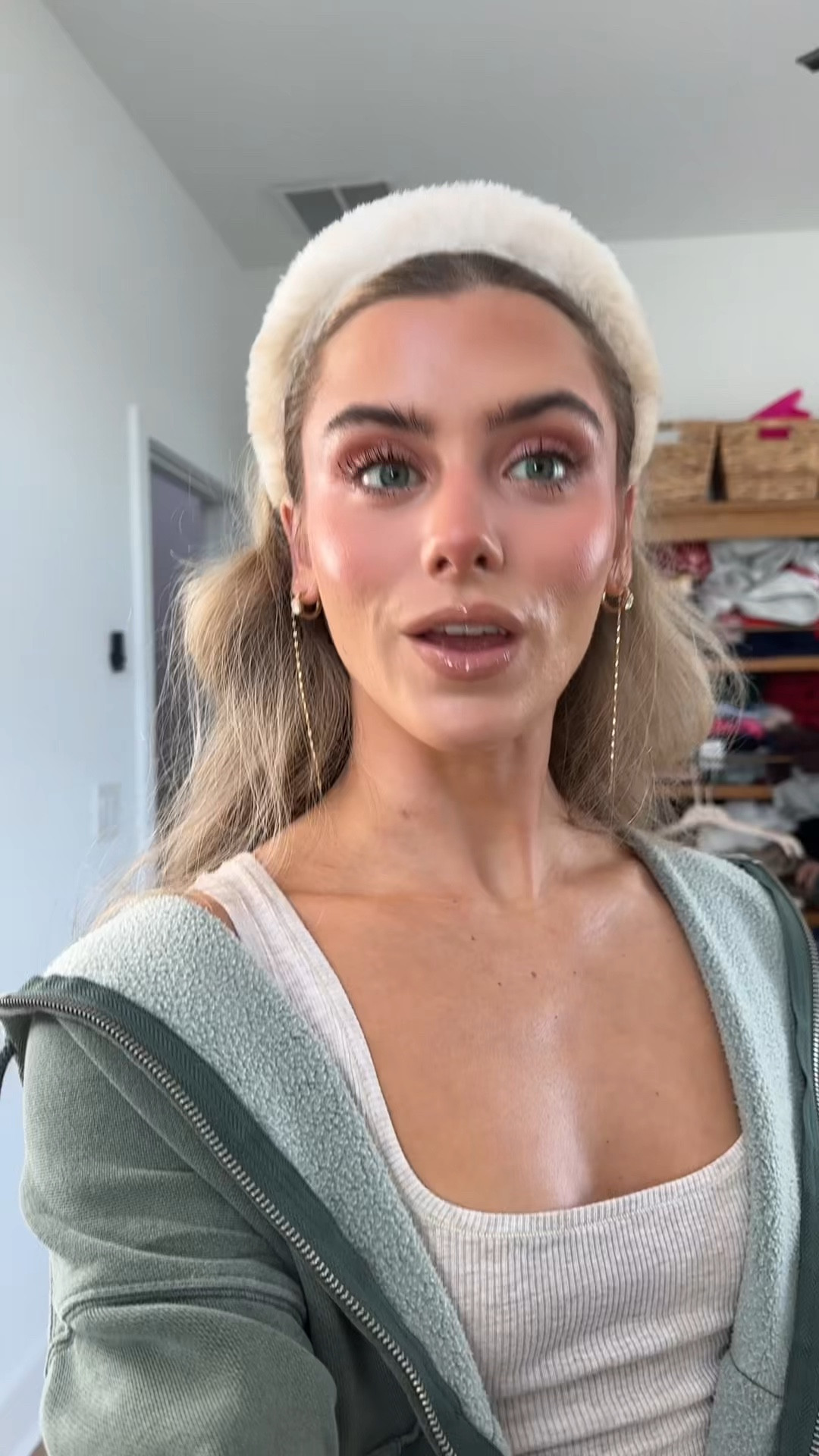 One size beauty ultimate blurring setting powder in pink & One size beauty powder melt glass setting spray. What it is: A finely milled, blurring, loose setting powder that delivers 24-hour shine control and a smooth matte finish for all day wear. What it is: A skin care-infused, hydrating setting spray that seamlessly melts powder layers for a radiant, glass-like finish that lasts all day.

#LTKgrwm #LTKBeauty #LTKSeasonal