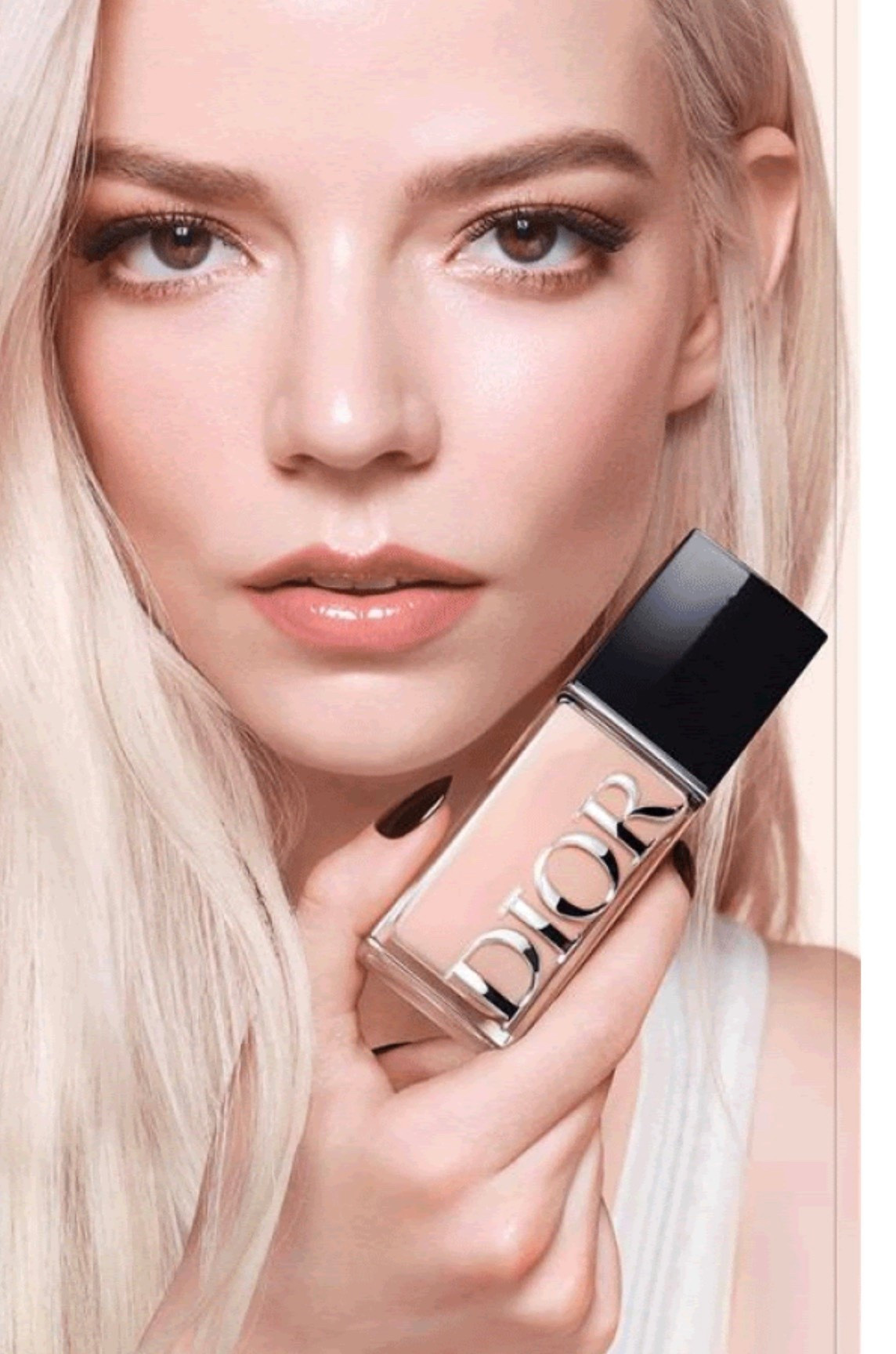 'Dior Forever Skin Glow Foundation

A 24-hour makeup wear and 48-hour hydration glow foundation that combines high-perfection makeup and triple-action skin care.

#LTKWorkwear #LTKTravel #LTKSeasonal