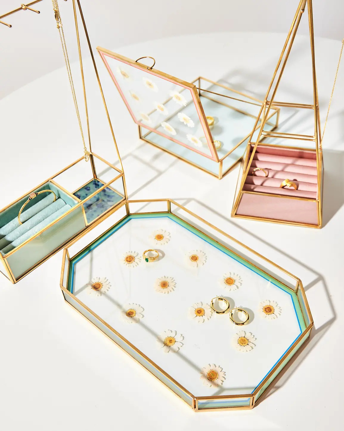 Daisy Dried Flowers Octagon Tray | Oliver Bonas | Oliver Bonas (Global)