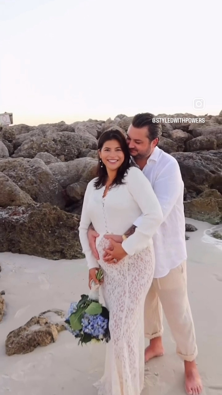 #pregnancyannouncement #maternityfashion #maternitystyle #maternitydress

#LTKdayinmylife #LTKmomlife #LTKBump