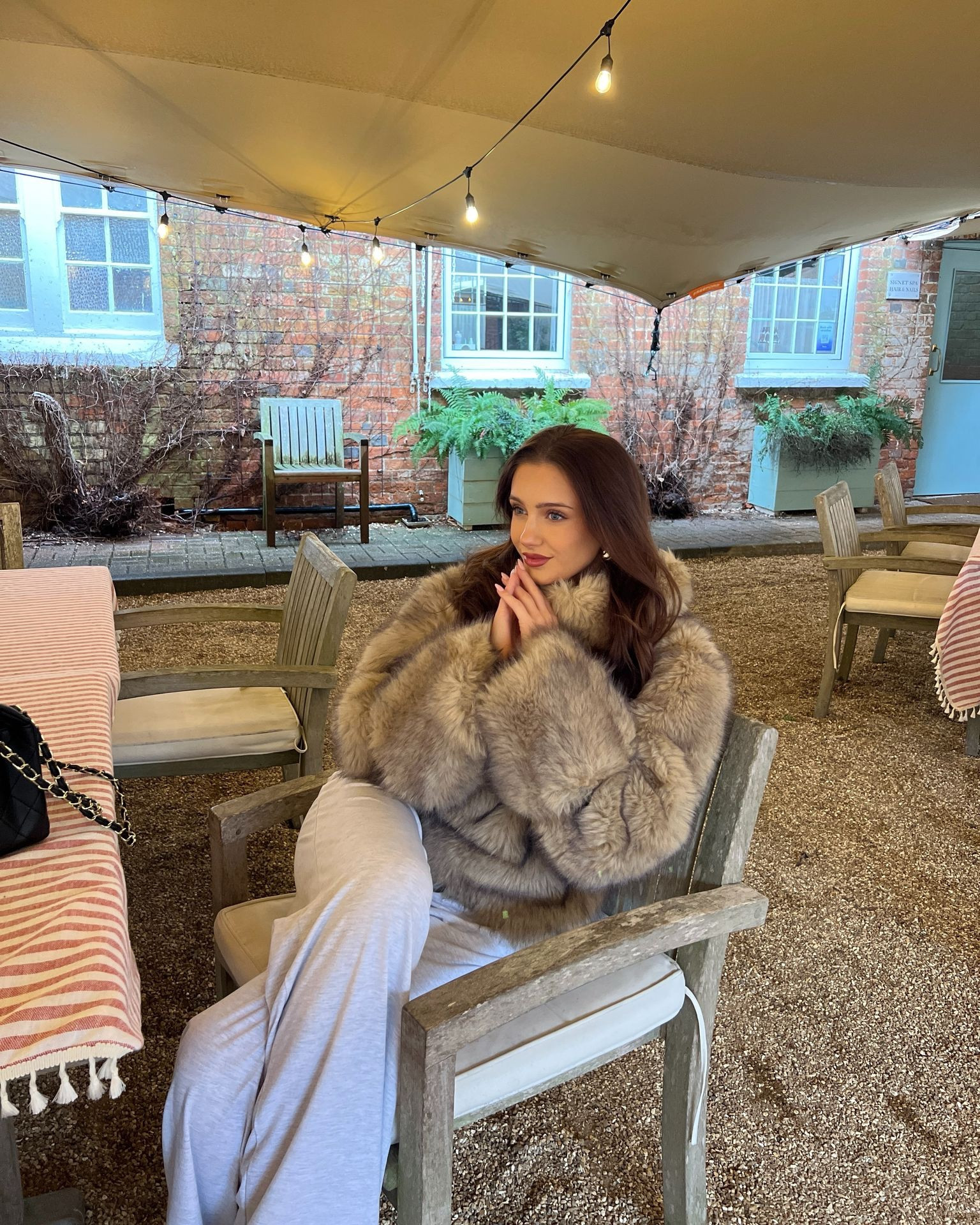 Staycation 🦌

Zara faux fur jumper jacket, Six Stories grey wide leg joggers, Adidas trainers, Chanel flap bag, Louis Vuitton duffel bag 

#LTKwinter #LTKuk #LTKspring