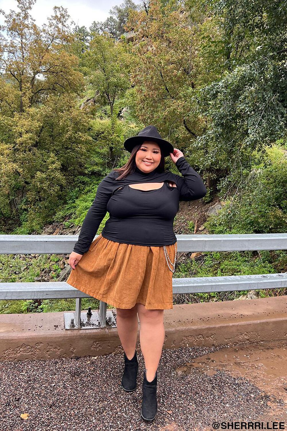 Plus Size Corduroy Wallet Chain Skirt | Forever 21 (US)