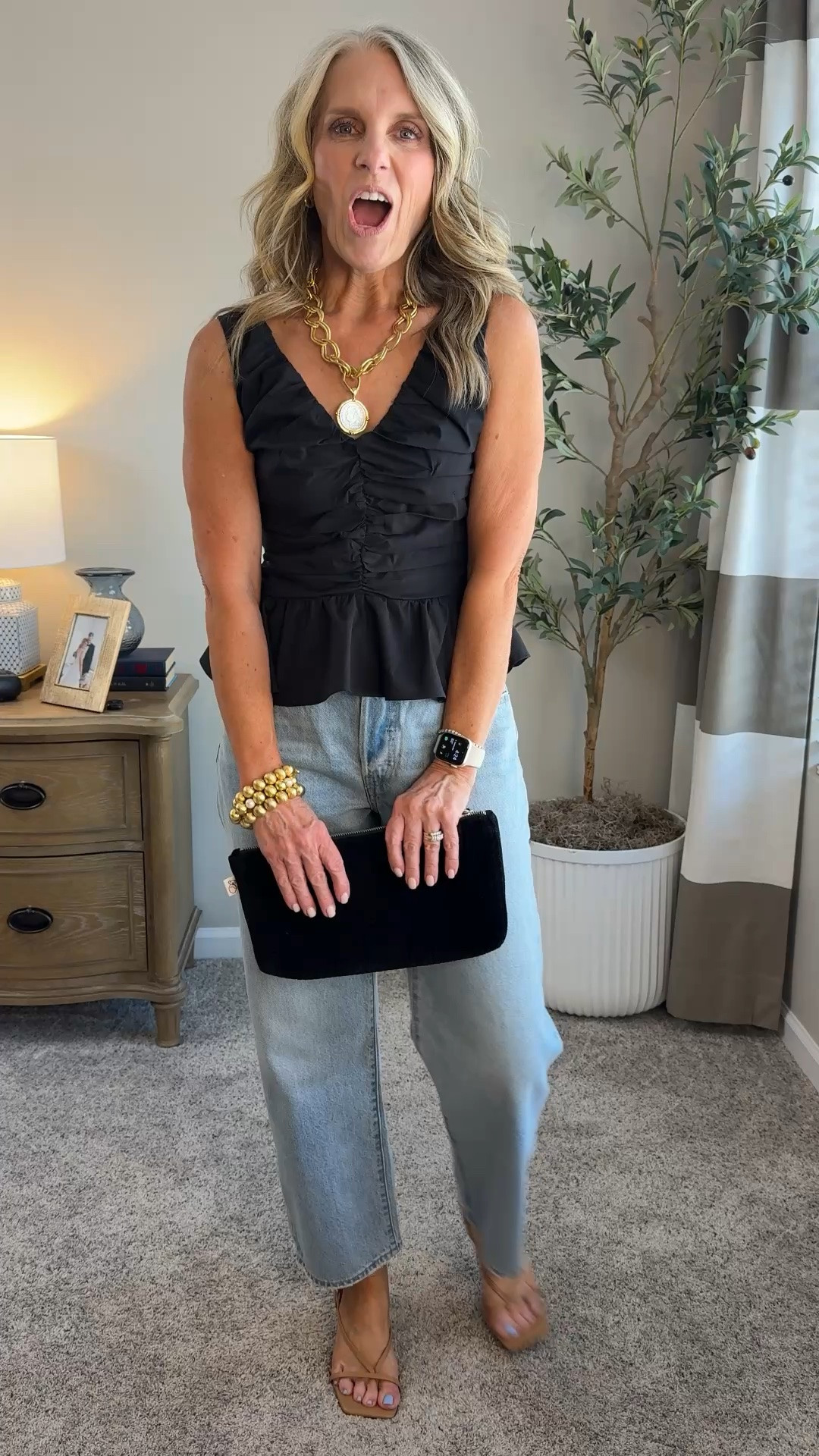 Wearing XS top and 26 jeans @levi @Express

#LTKootd #LTKgrwm #LTKOver40