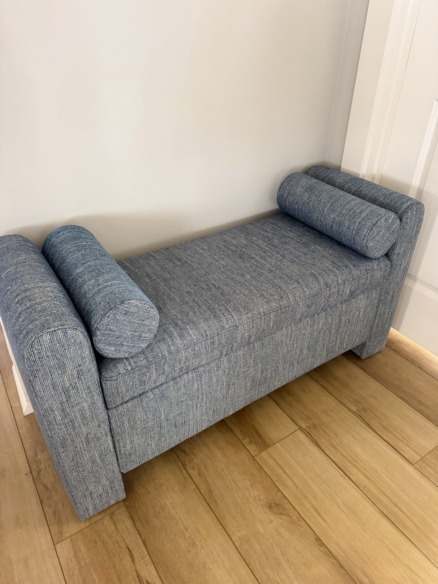 New favorite home find 💙 This Wayfair storage bench is the prettiest shade of blue and such a functional piece for everyday life!

I love how the textured fabric adds a subtle designer look, and the bolster-style sides make it feel high end and tailored. But the best part? It opens up for hidden storage 🙌 Perfect for blankets, shoes, dog leashes, seasonal décor, or all those “mom life” extras we need close by but out of sight.

This blue upholstered bench would be beautiful at the end of a bed, in an entryway, hallway, mudroom, or even tucked under a window. It’s one of those pieces that instantly elevates a space while still being practical.

If you’ve been looking for stylish storage furniture that doesn’t sacrifice aesthetics, this one is so good 🤍 Linking it for you!

#WayfairFinds #WayfairHome #StorageBench #EntrywayDecor #HomeDecorFinds #BlueHomeDecor #UpholsteredBench #FunctionalDecor #MudroomStyle #BedroomDecor #InteriorInspo #HomeOrganization #AffordableHomeDecor