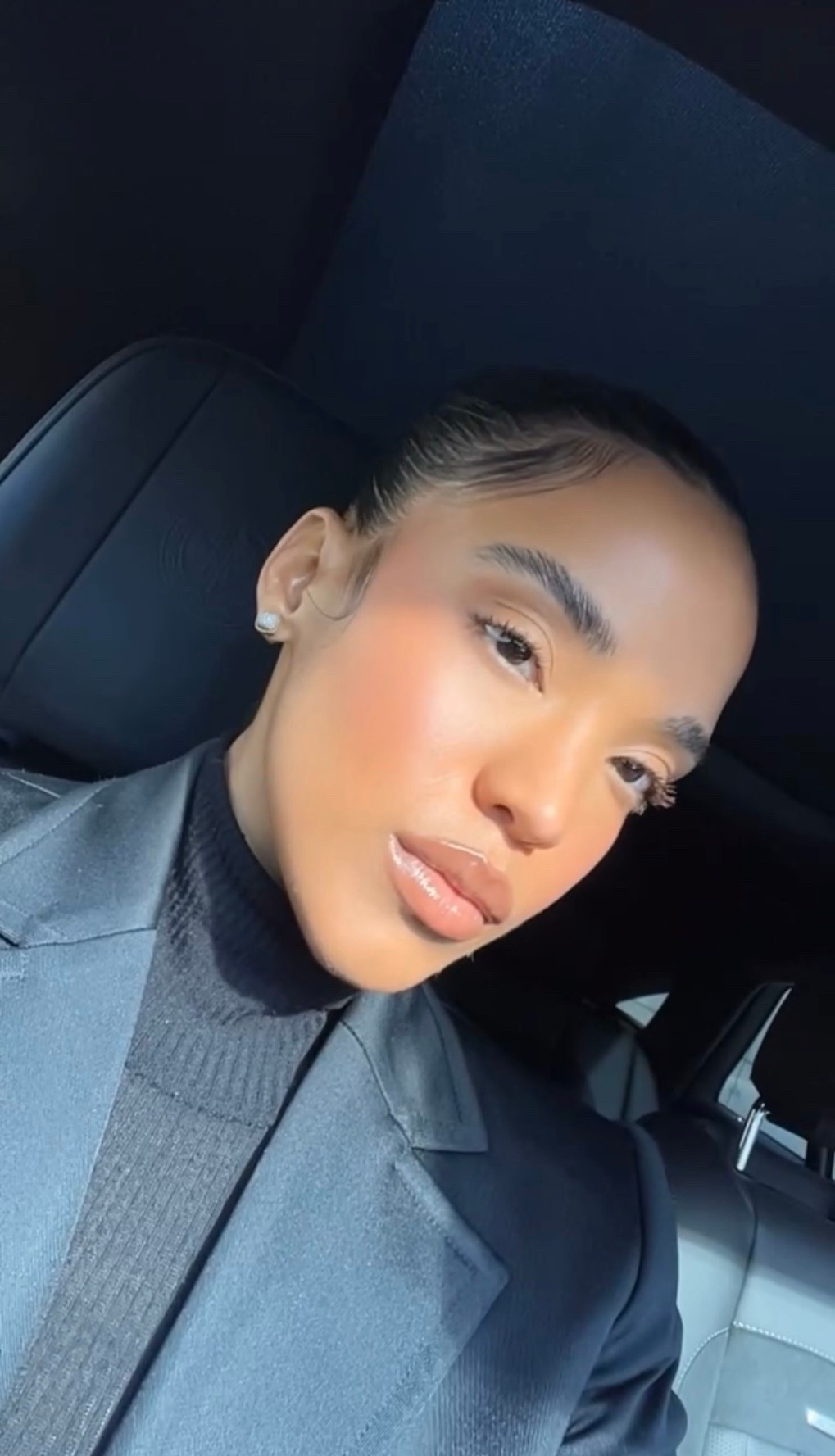 Here’s all the products I use to do my 10 minute everyday makeup routine! Full tutorial on my YouTube channel! 