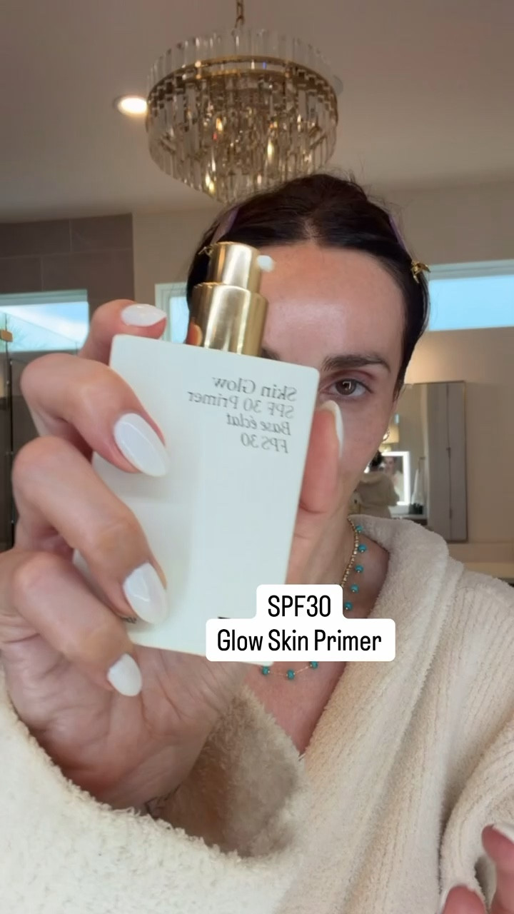 This SPF 30 glow primer has been such a game changer for that smooth, lit from within base, it gives the prettiest glow while still protecting your skin

spf primer, glow skin, dewy makeup, everyday makeup routine, skincare makeup, spf 30 primer, beauty favorites, annabrstyle

#LTKBeauty #LTKOver40 #LTKgrwm
