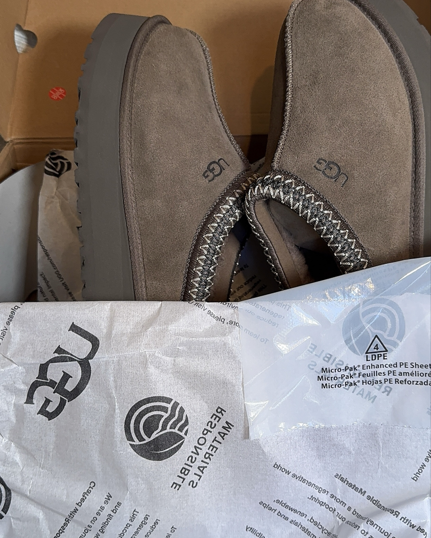 # uggtasman#ugg#hickory#

#LTKeurope #LTKshoes #LTKautumn
