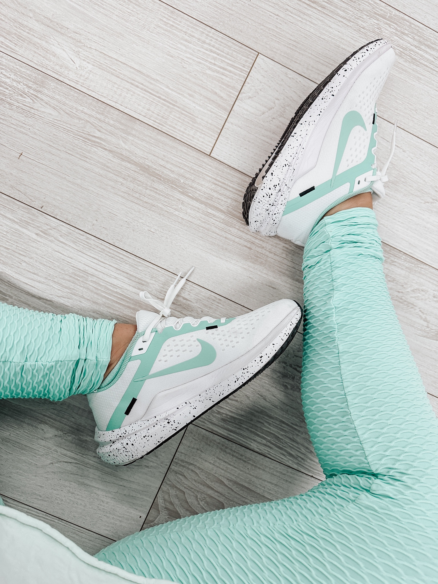 My favorite workout fit! Mint sneakers and leggings! 

#LTKGiftGuide #LTKfitness