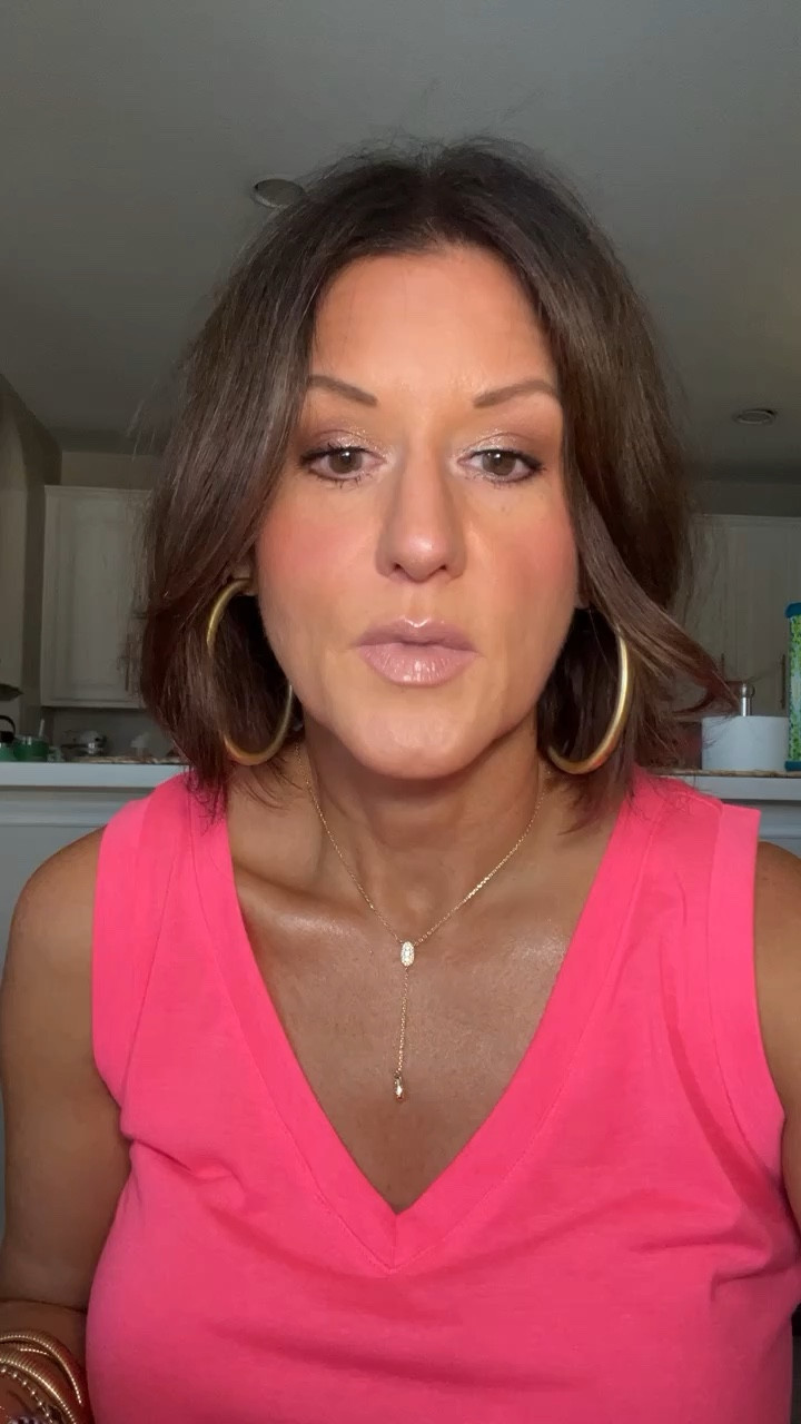 Dolce Glow self-tanner in the color medium/dark  