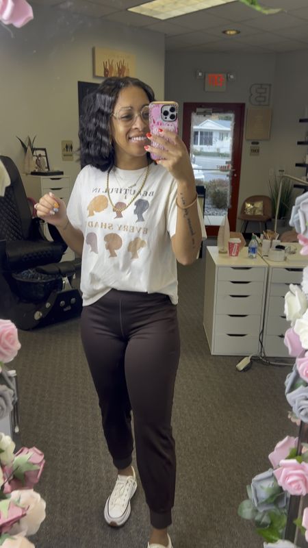 These pants are so smooth! I’m in a small but could also fit a medium. I usually wear a medium in pants. I like how the small fit.

#LTKVideo #LTKfitness #LTKworkwear