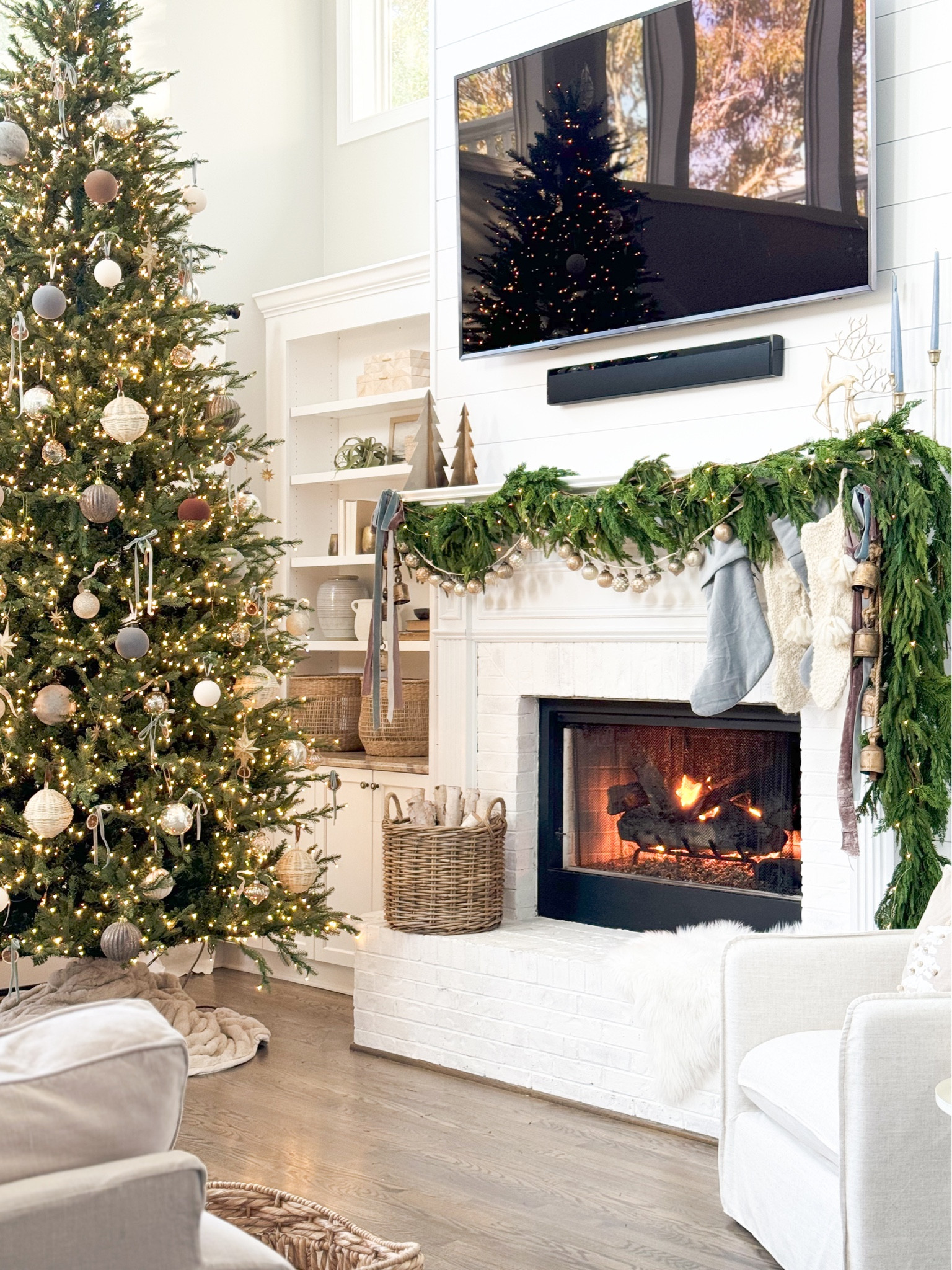 Cozy coastal Christmas

#LTKhome #LTKHoliday #LTKSeasonal