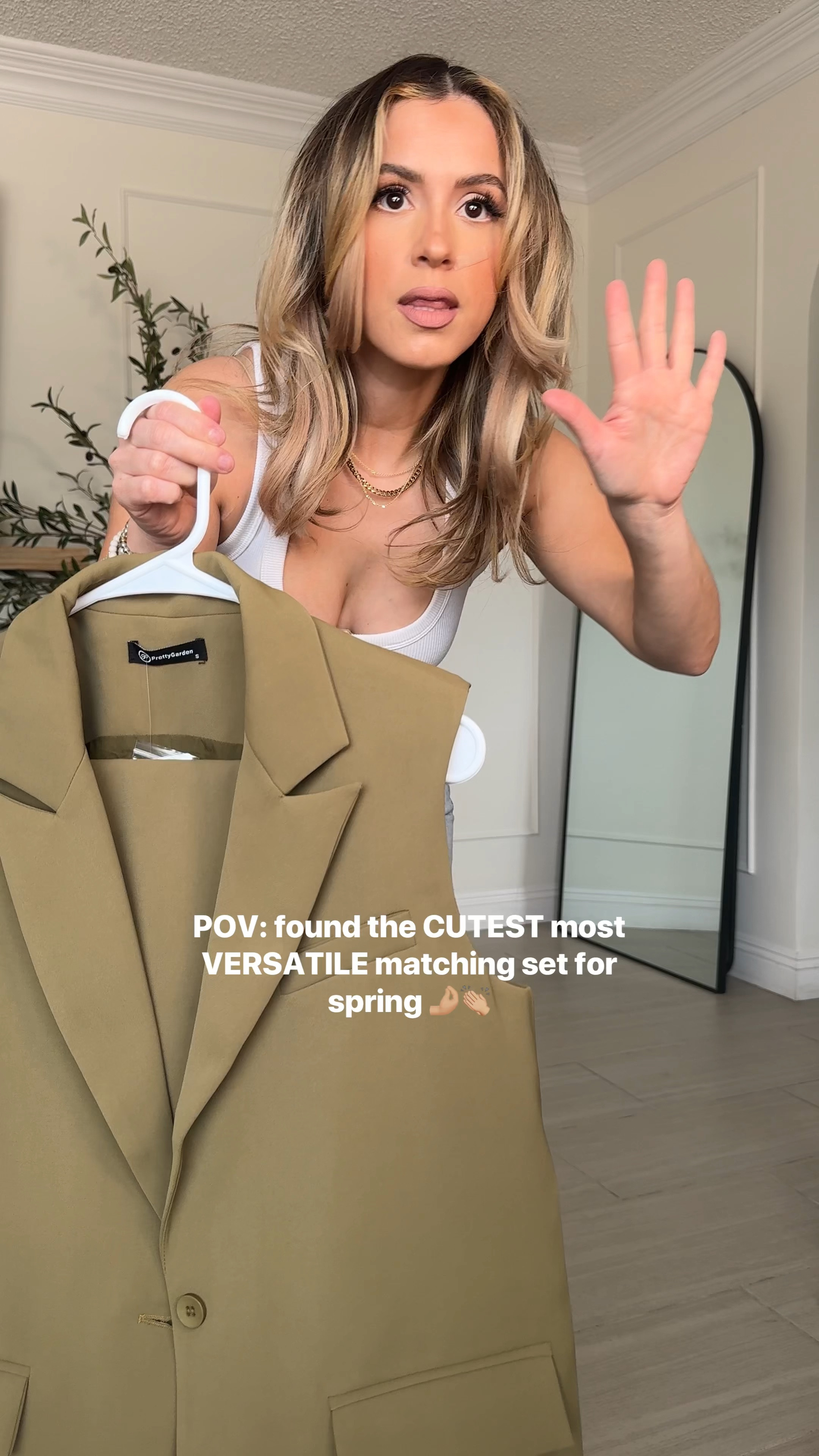 This matching settttt 🤌🏼🤌🏼

First of all the quality is impressive. I would literally purchase the top and bottom separately with no hesitation. A sleeveless blazer is such a great piece to transition into spring with and it's wonderful for work because you can literally throw it over anything and look professional! 

I'm wearing this set in a size small. I'm right under 5'3" the pants run short, if you are taller than me just know that they will fit ankle length (which is not bad they'll just be more ankle length which is a total vibe). 