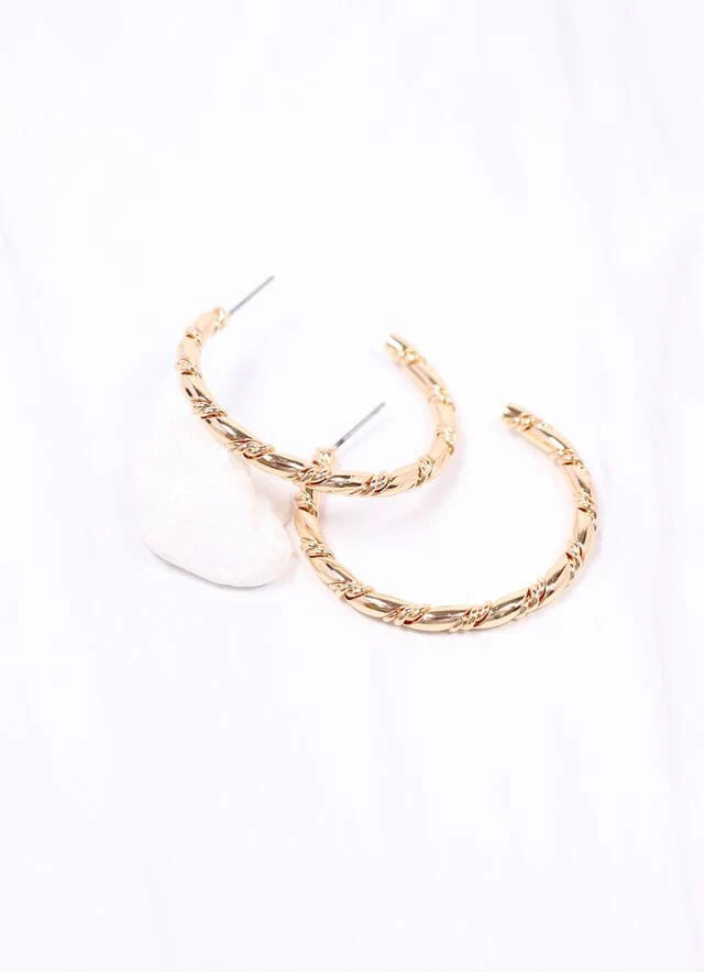 Mette Twisted Hoop Earring GOLD | Caroline Hill