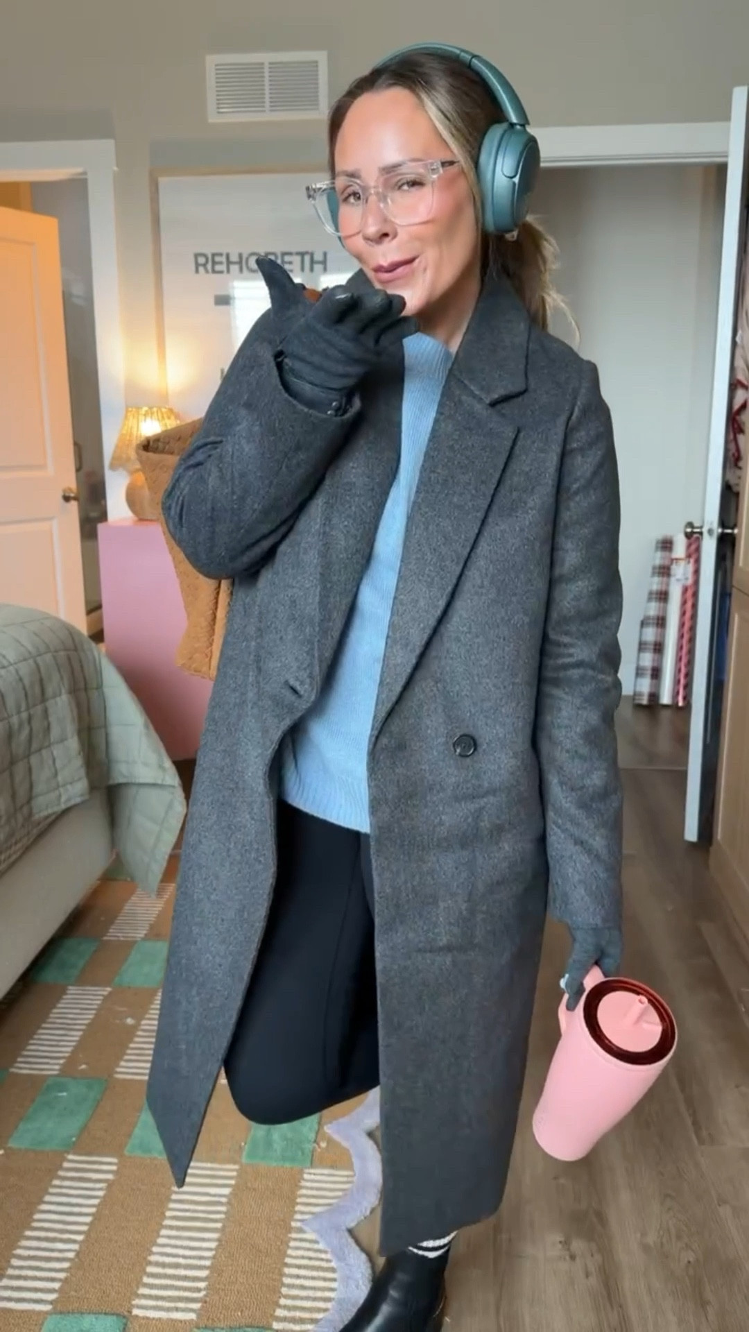 Leggings outfits are my everyday uniform 🙌
This pair is buttery soft, holds everything in, and actually stays put.
Layered with a cozy sweater and an easy jacket for school drop-off, errands, and everything in between.
Comfortable, flattering, and on repeat all season long.
✨ Linking my exact leggings, sweater, and jacket here.


leggings outfit, everyday leggings, cozy fall outfit, casual outfit, layering pieces, mom outfit