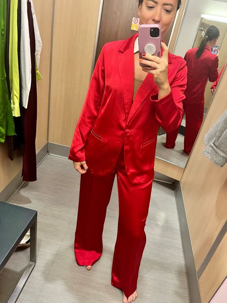 A modern mrs clause! J love this suit would be so fun for a holiday party 


Target holiday
Holiday finds
Target style 

#LTKSeasonal #LTKHolidaySale