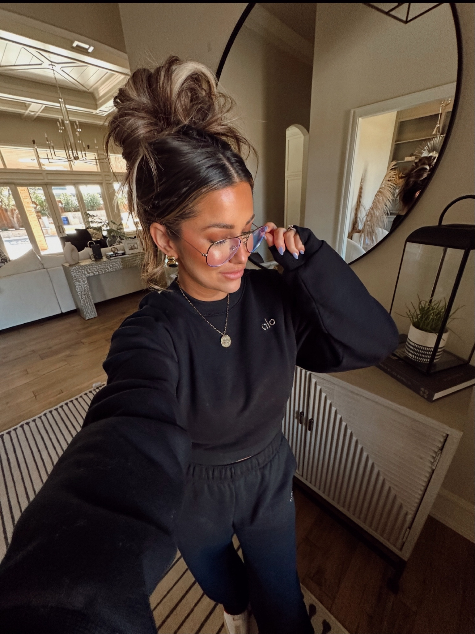 Casual Mom fit

Wearing size small! 