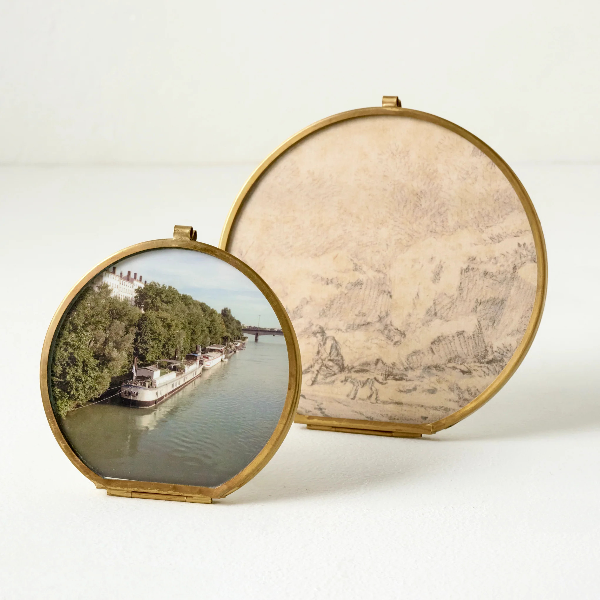 Stella Round Brass Frame | Magnolia
