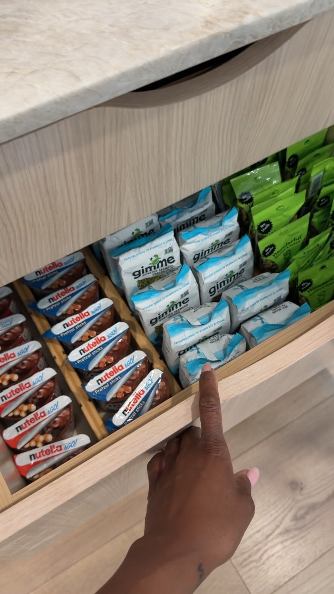 Scroll to shop! ✨ My favorite snacks. Everything is linked below.👇🏾

Desliza para comprar. ✨ Mis snacks favoritos.

📲 Download the free LTK app & follow me @kirasfashionfinds to shop all my daily finds.

#LTKmomlife #LTKHome #LTKdayinmylife