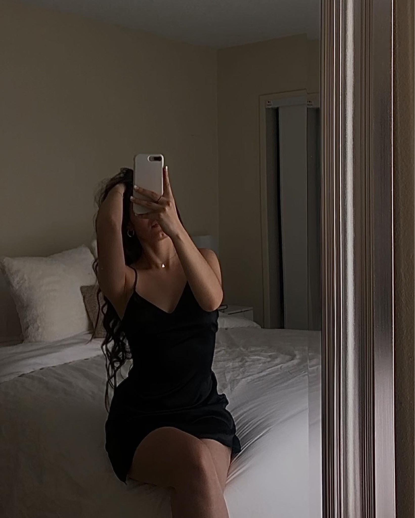 Sexy silk gown & curled hair >

#LTKfindsunder100 #LTKGiftGuide #LTKSeasonal