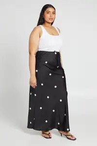Black Plus Polka Dot Satin Drawcord Maxi Skirt | Boohoo USA | boohoo (US & Canada)